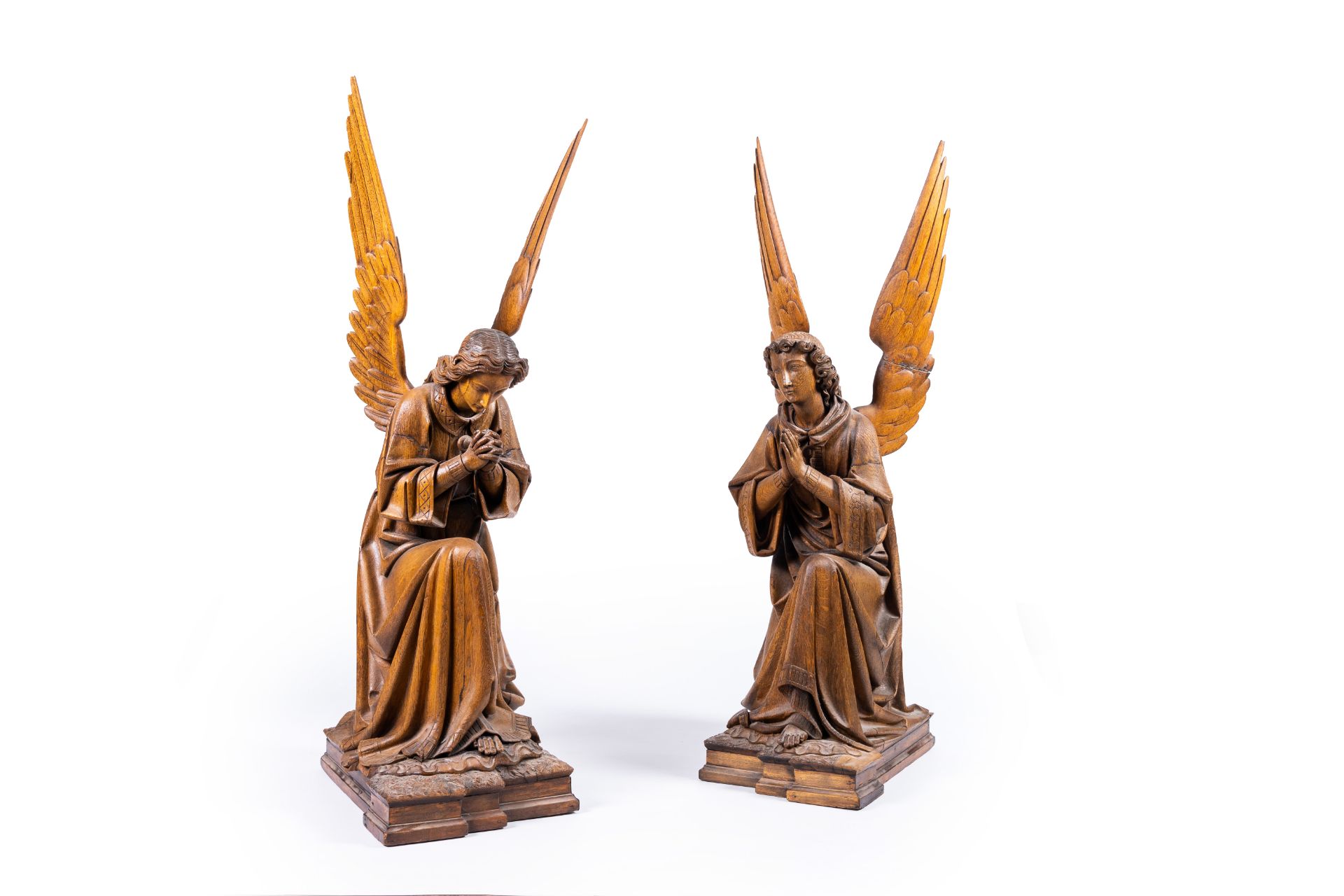 A pair of large carved oak wooden Gothic Revival angels, Belgium or France, 19th C. - Image 2 of 10