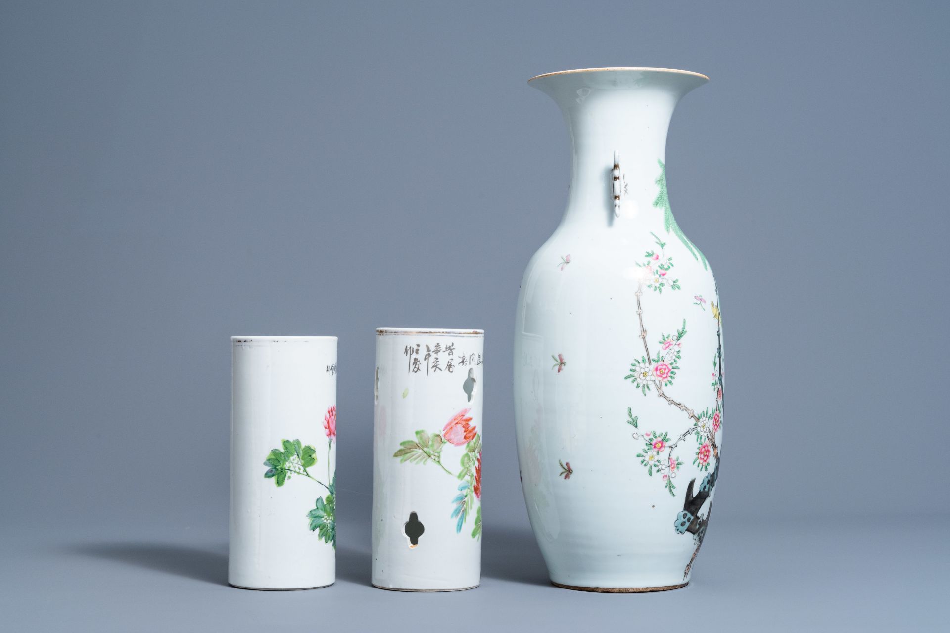 Two Chinese qianjiang cai hat stands and a vase with birds among blossoming branches, 19th/20th C. - Image 5 of 7