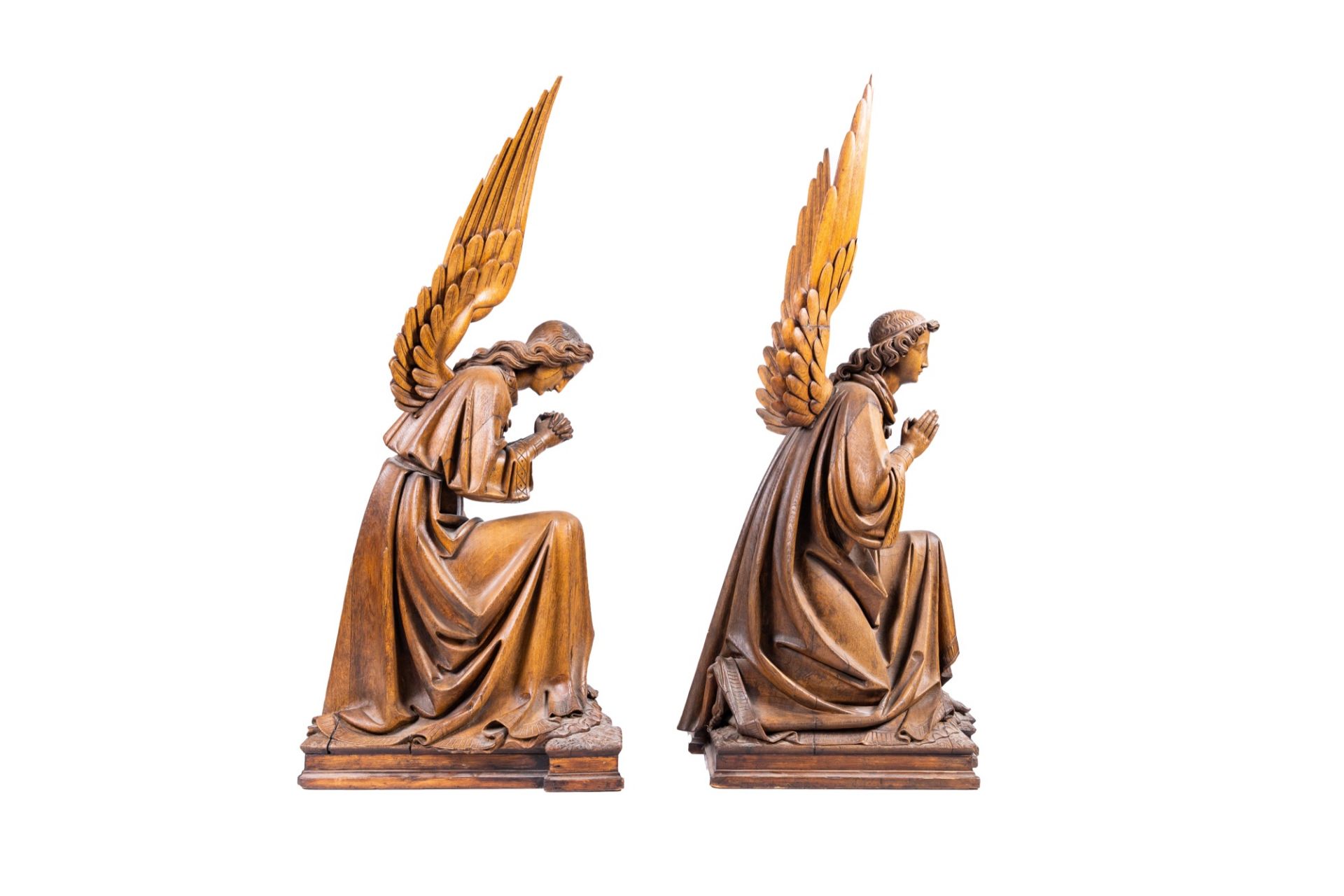 A pair of large carved oak wooden Gothic Revival angels, Belgium or France, 19th C. - Image 6 of 10