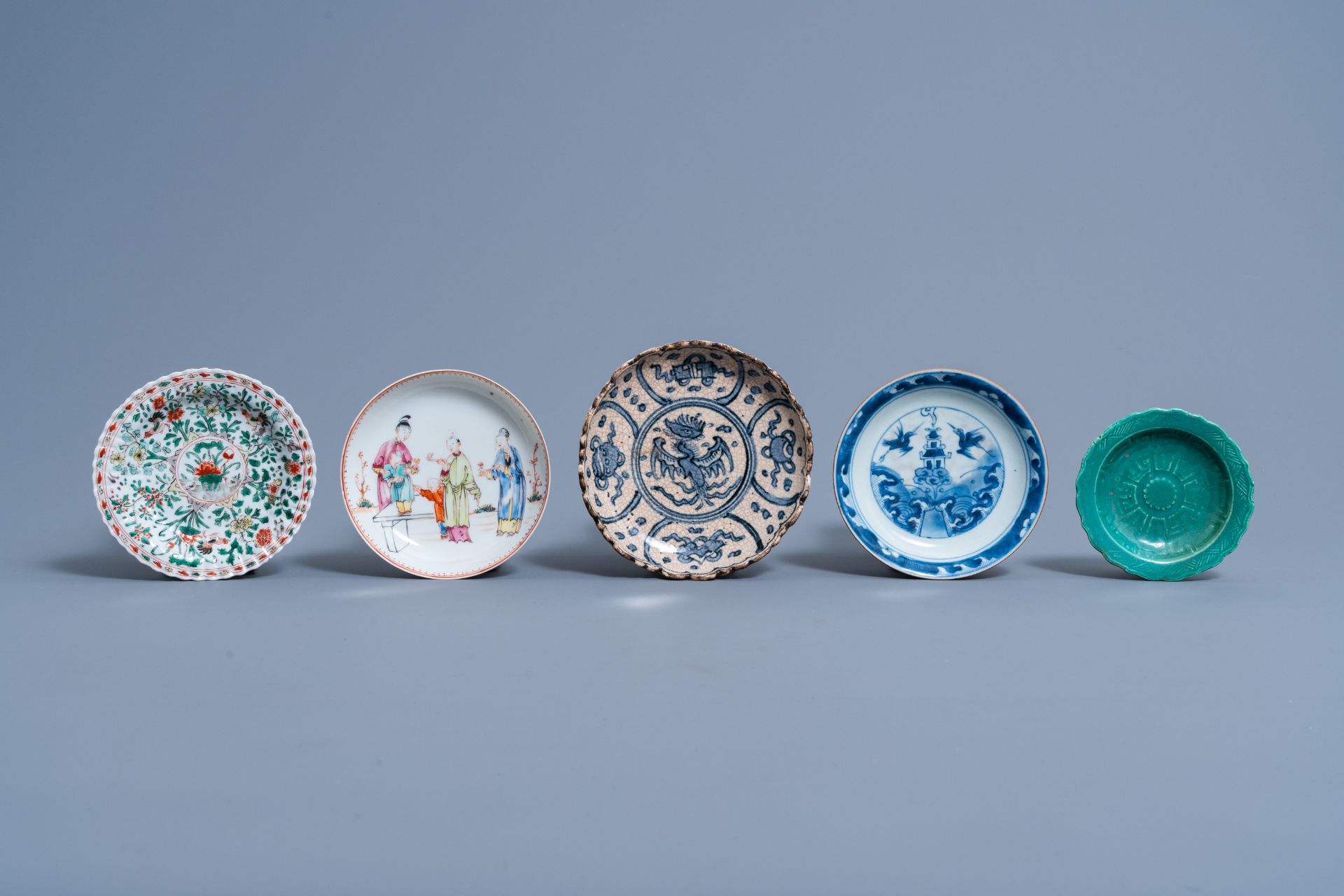 A varied and extensive collection of Chinese polychrome porcelain, Kangxi and later - Image 4 of 11