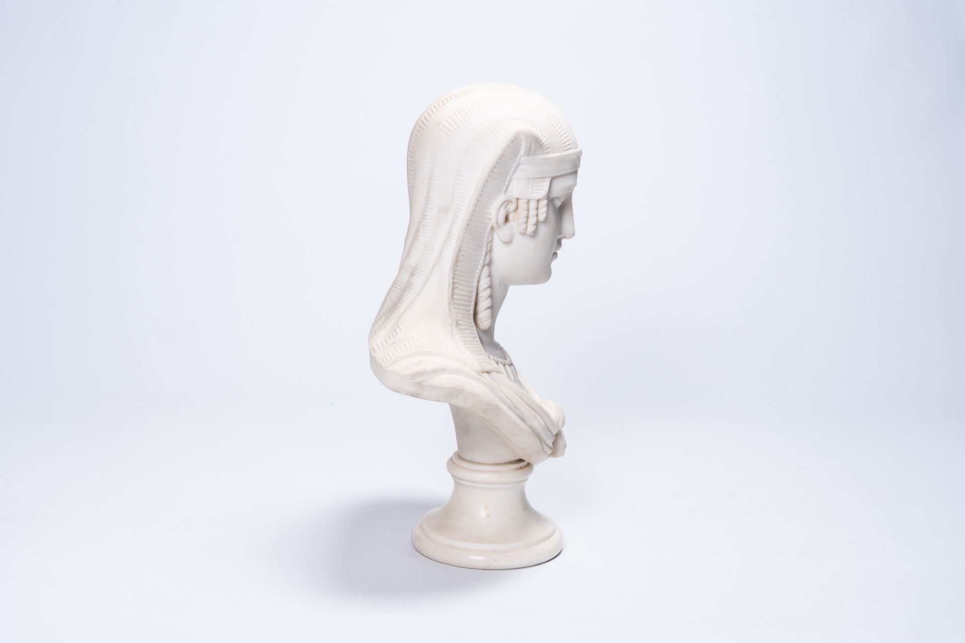 Godfreid D'Kerckhove (Godefroid Van Den Kerckhove, 1841-1913): Bust of an Egyptian beauty, white mar - Bild 6 aus 9