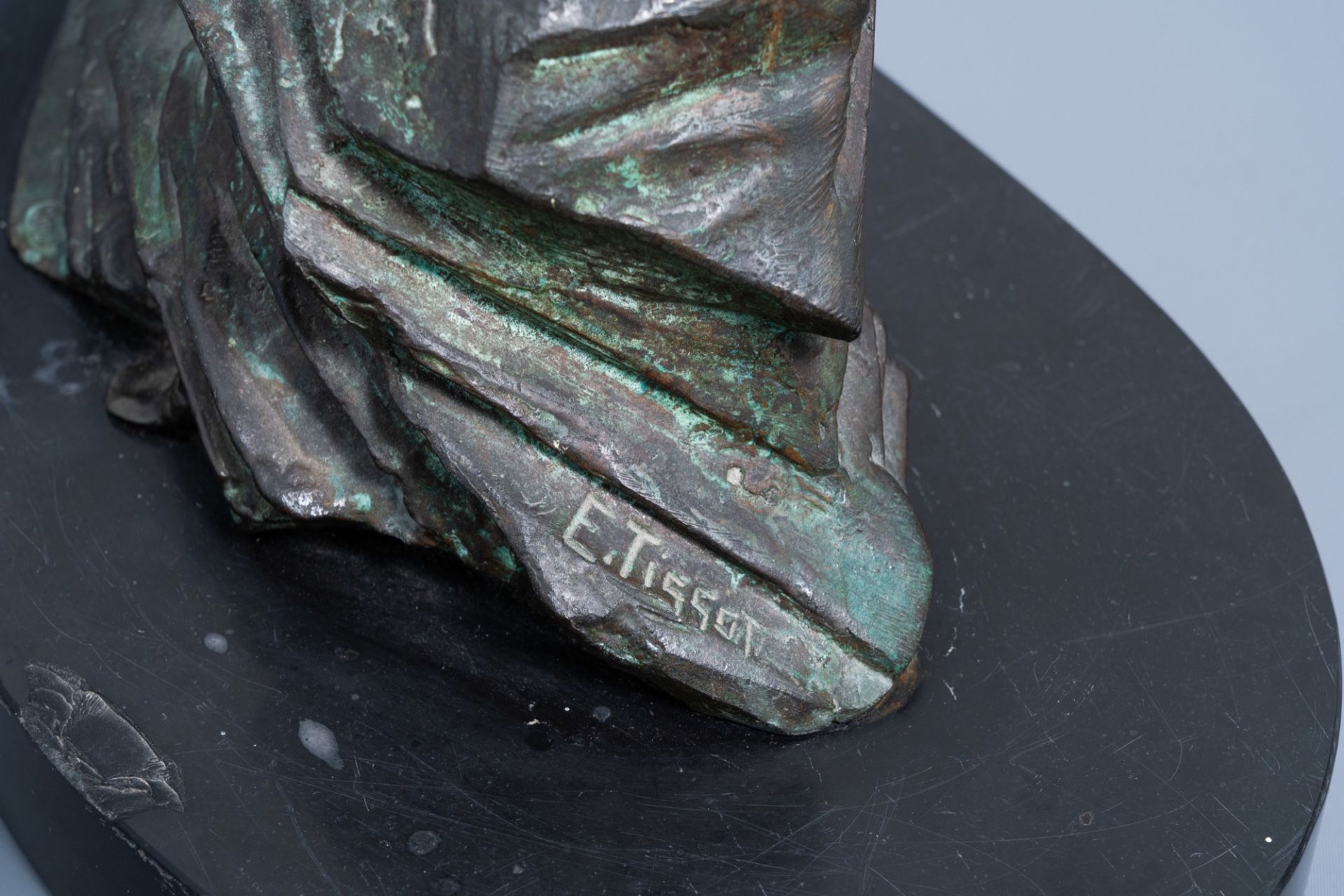 E. Tissot (20th C.): 'Mouettes', green patinated bronze on a black marble base - Image 17 of 18