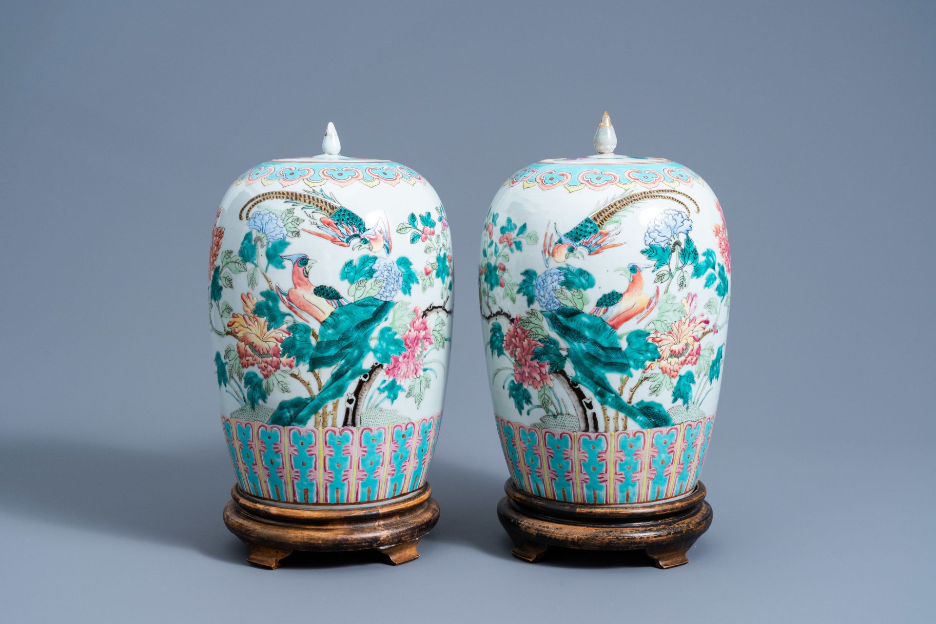 A pair of Chinese famille rose jars and covers with birds among blossoming branches, 19th C. - Image 2 of 10