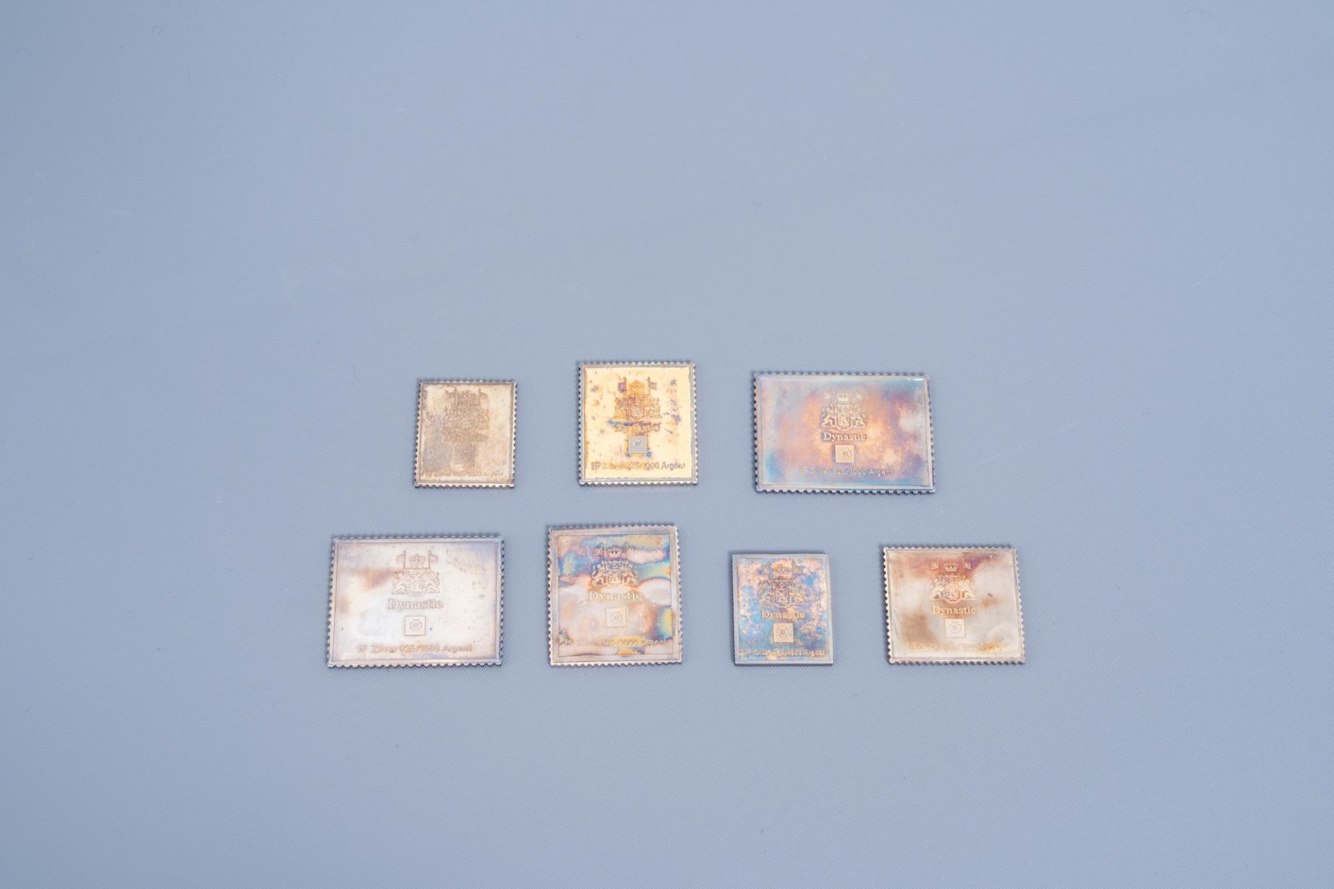 A collection of 25 Belgian silver-gilt stamps with matching case, the 'Dynastie-verzameling', 925/00 - Image 14 of 19