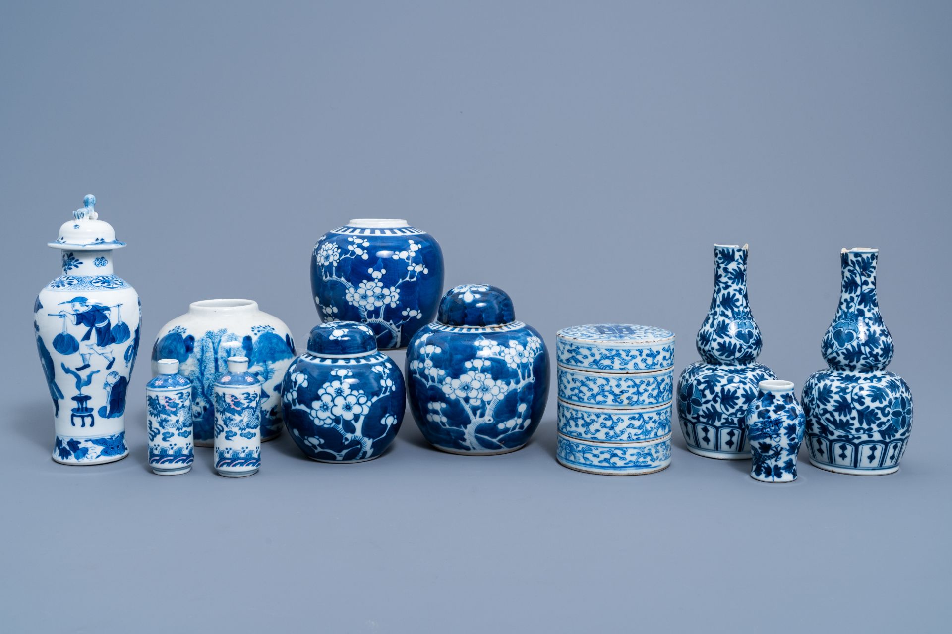 A varied collection of Chinese blue and white porcelain, 19th/20th C.