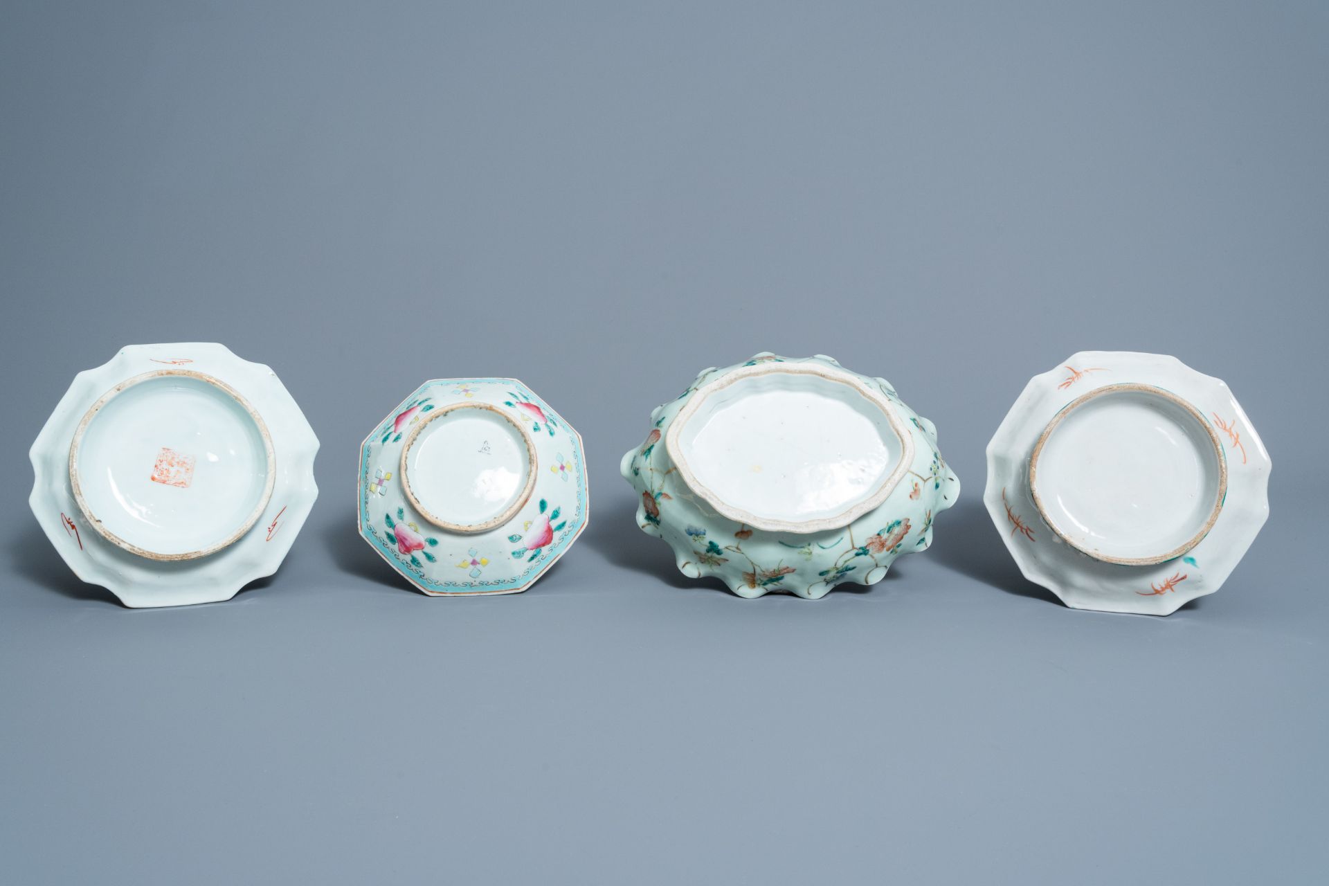 A varied collection of Chinese famille rose porcelain, 19th/20th C. - Image 10 of 12