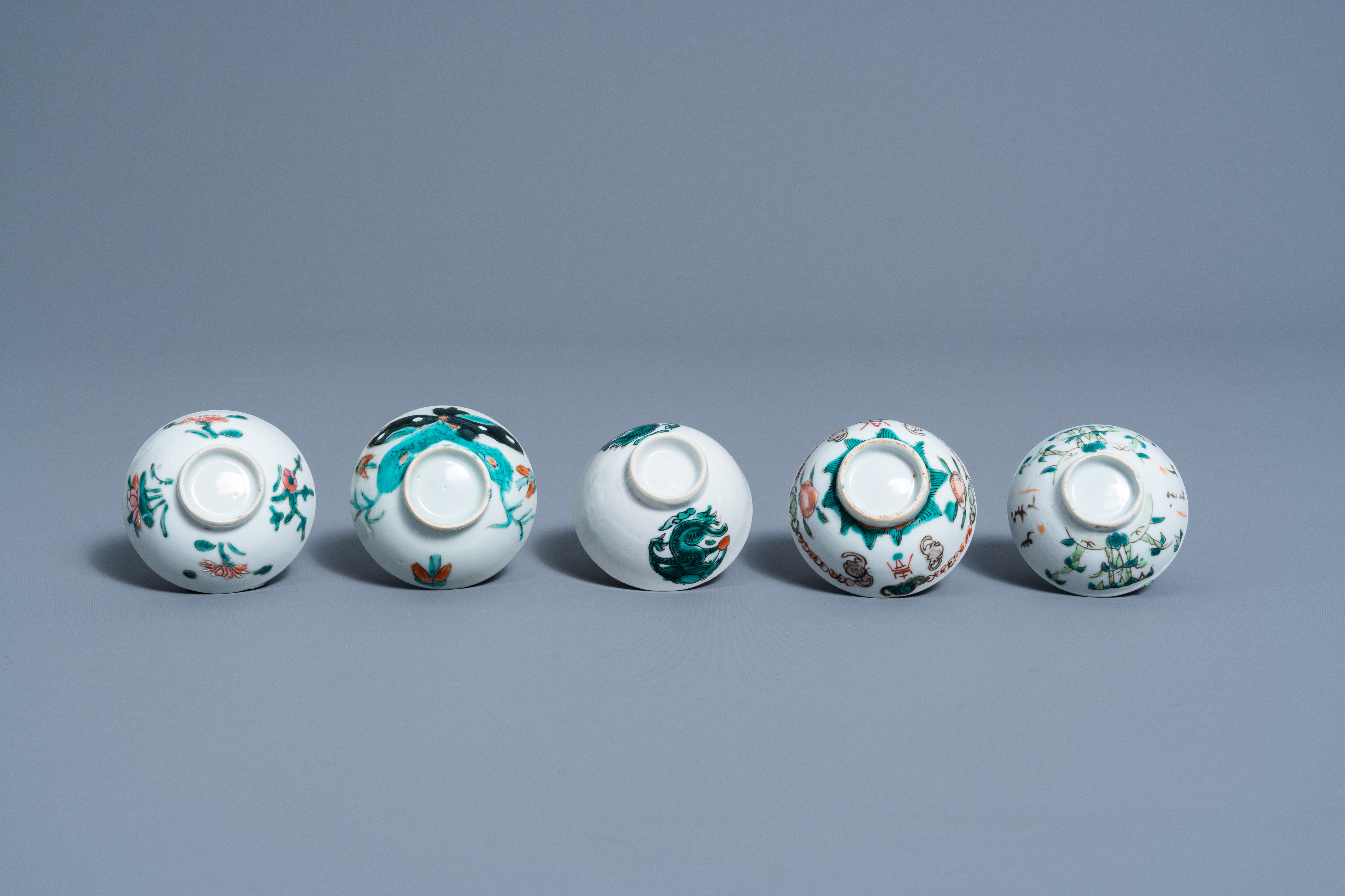 A varied collection of Chinese famille rose and iron red porcelain, 19th/20th C. - Image 15 of 15