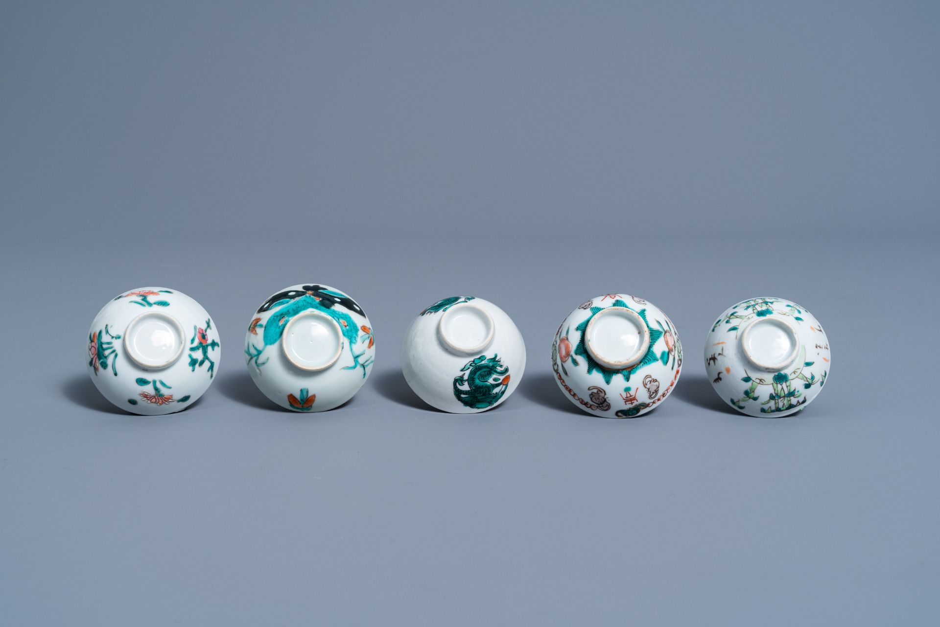 A varied collection of Chinese famille rose and iron red porcelain, 19th/20th C. - Image 15 of 15