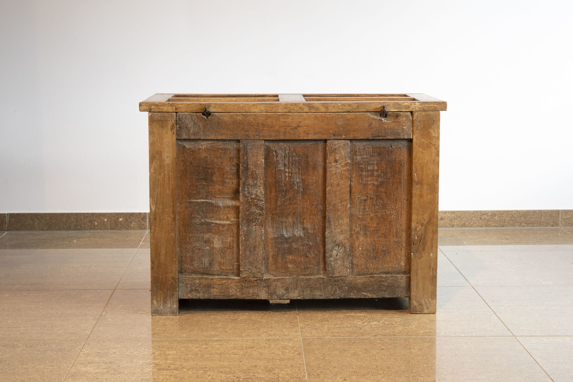 A Gothic revival oak wooden chest, 19th C. and earlier - Image 5 of 8