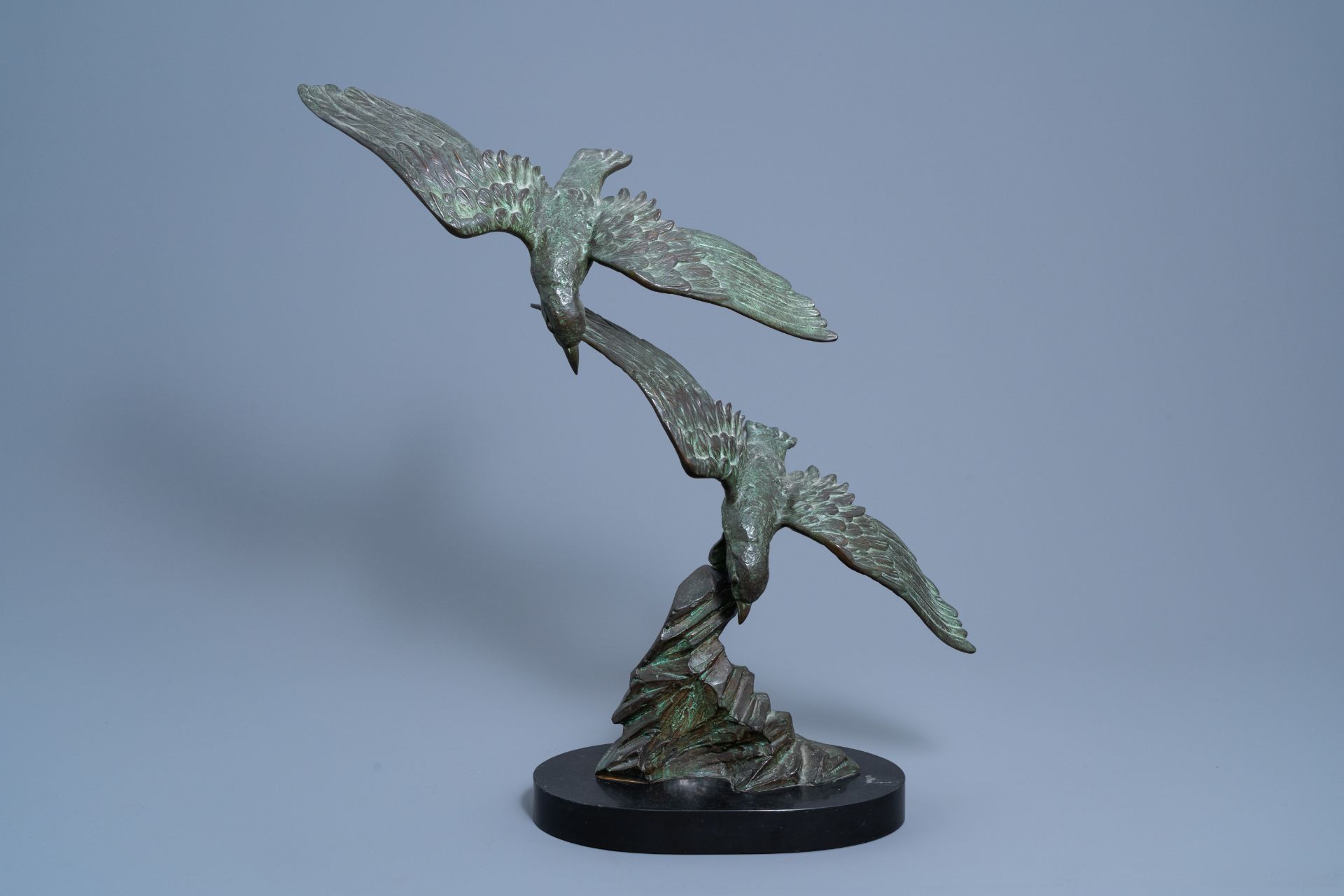 E. Tissot (20th C.): 'Mouettes', green patinated bronze on a black marble base - Image 3 of 18