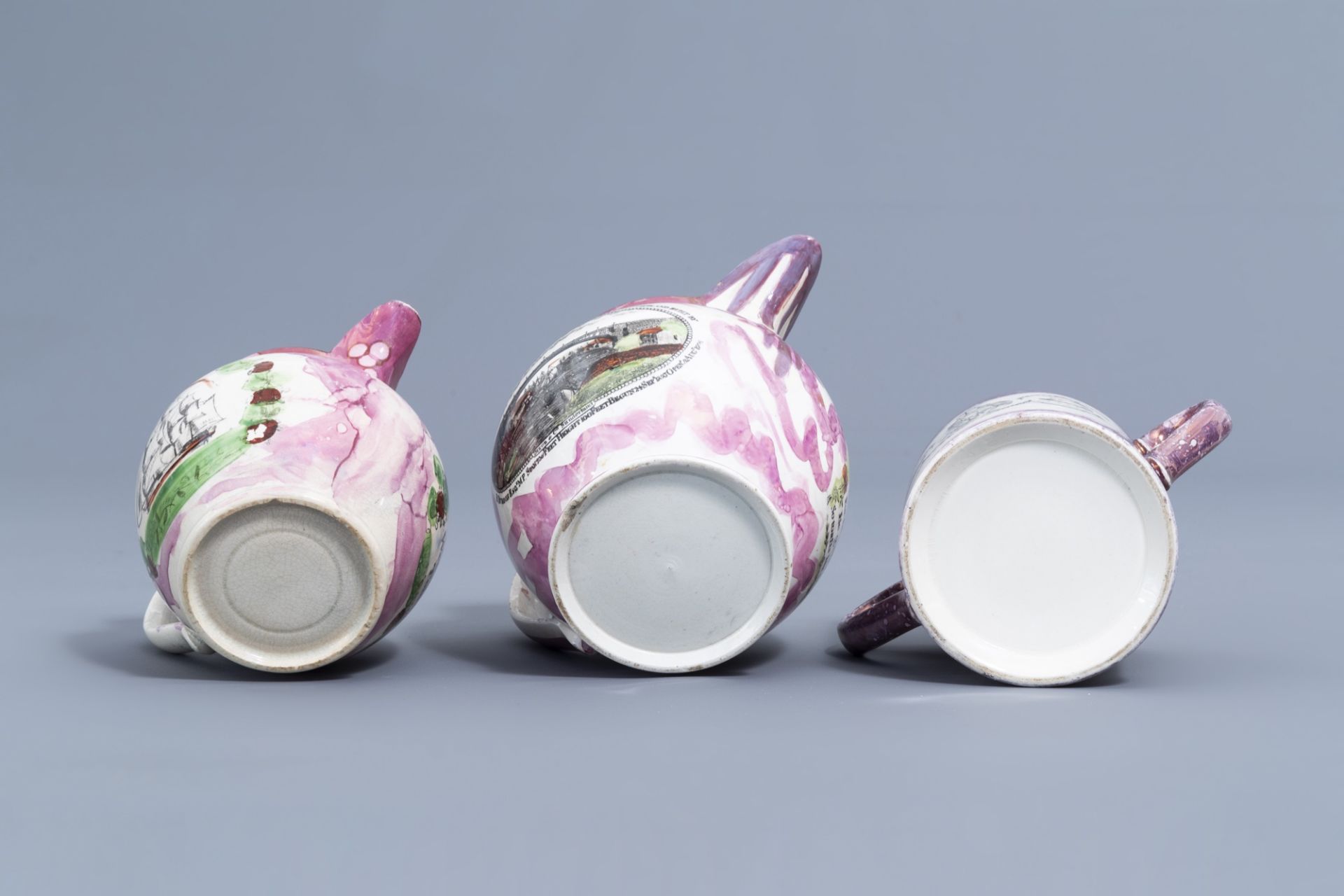 A varied collection of English pink lustreware items with boats, 19th C. - Image 11 of 11