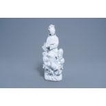 A Chinese Dehua blanc de Chine figure of Guanyin, 19th/20th C.