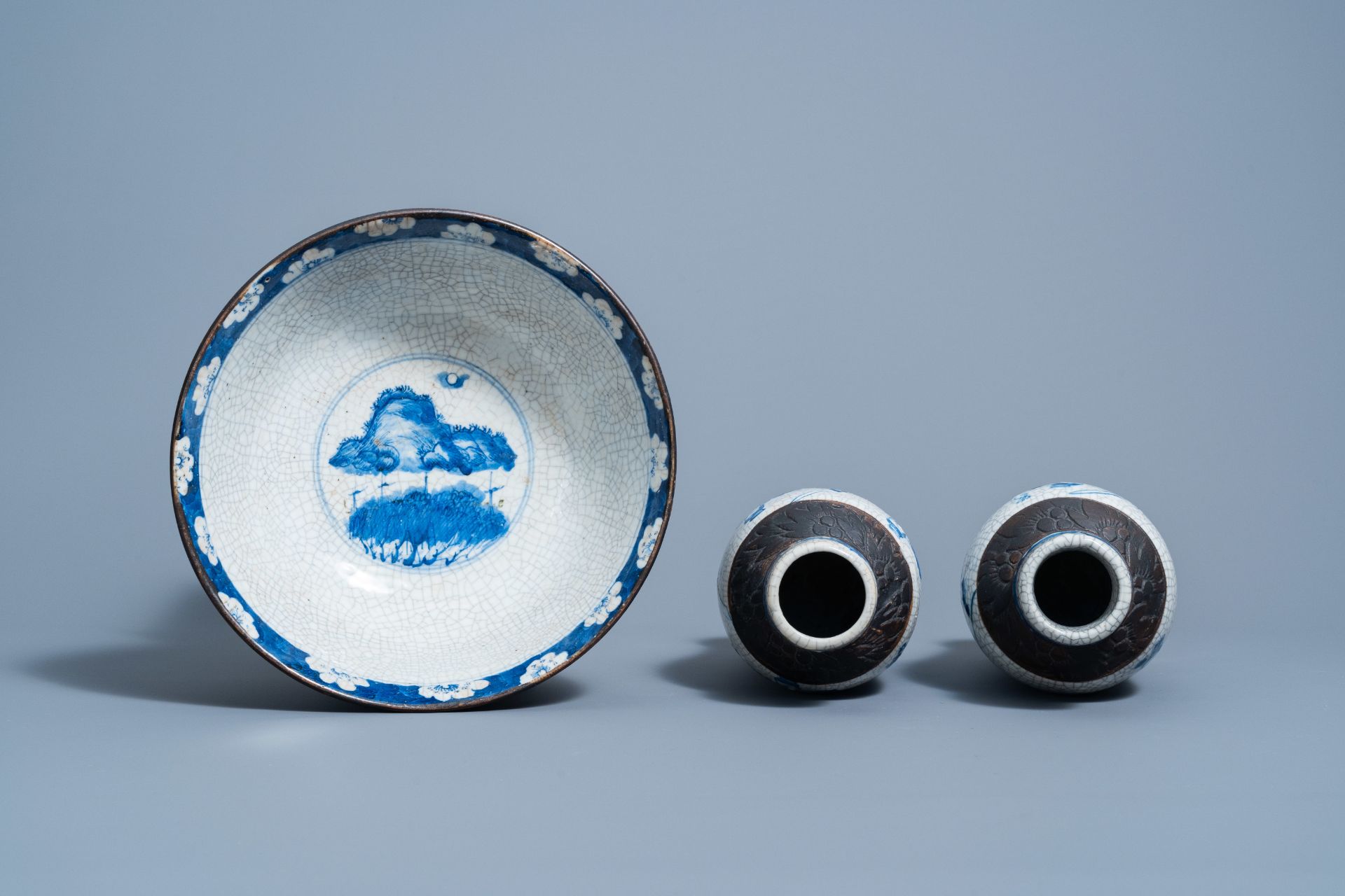 Two Chinese Nanking crackle glazed blue and white 'warrior' vases and a 'landscape' bowl, 19th/20th - Image 6 of 7