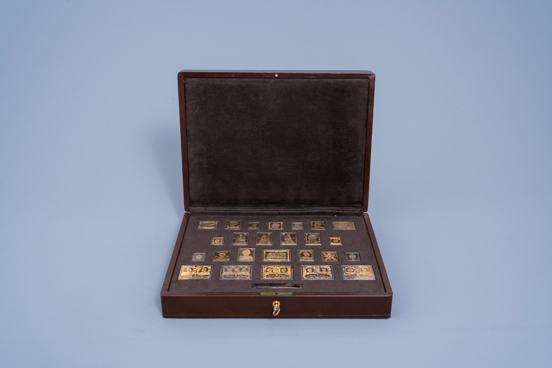 A collection of 25 Belgian silver-gilt stamps with matching case, the 'Dynastie-verzameling', 925/00 - Image 3 of 19