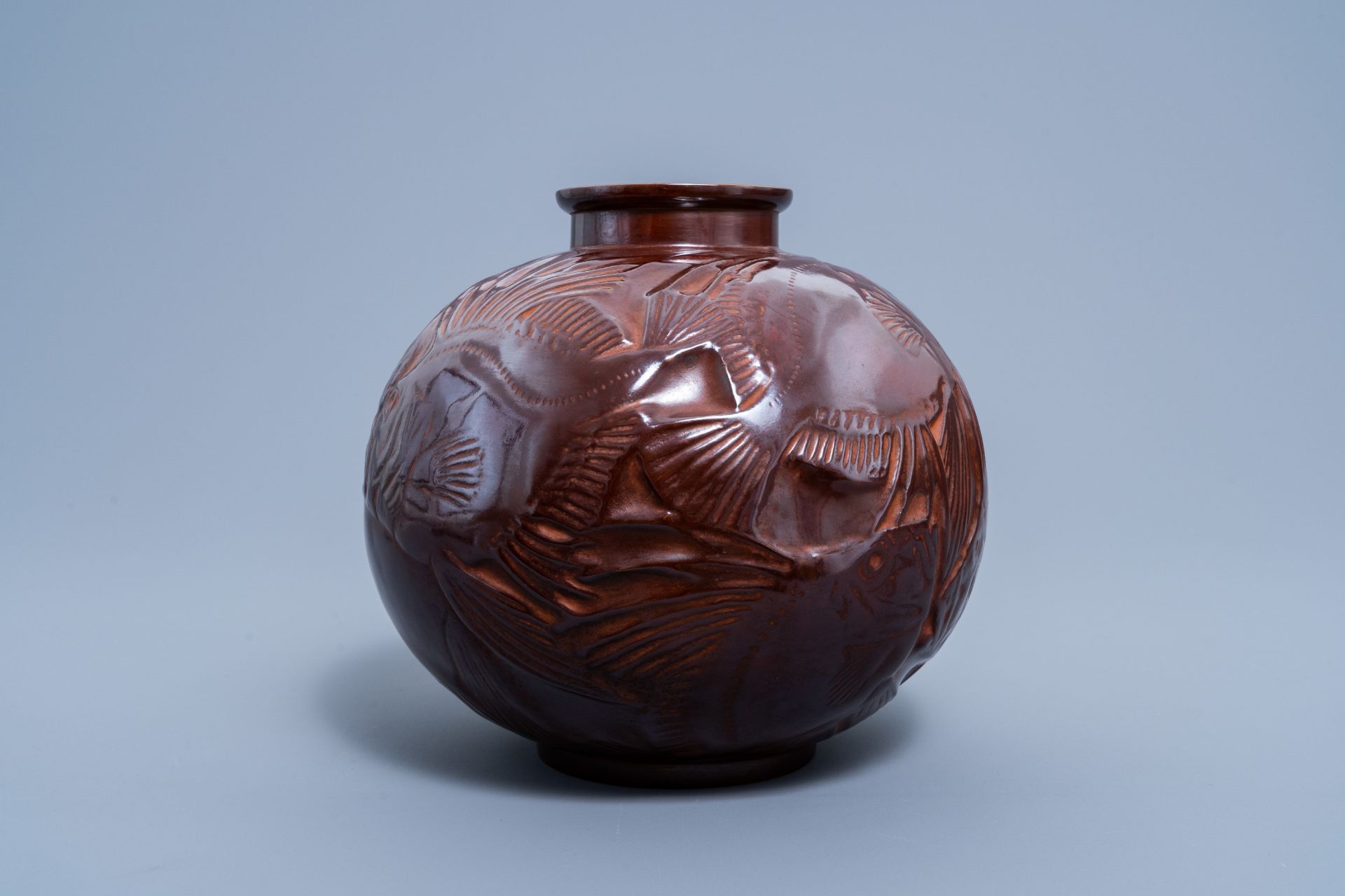 A Japanese brown patinated bronze Art Deco vase with fish relief design, Showa, 20th C. - Image 4 of 7