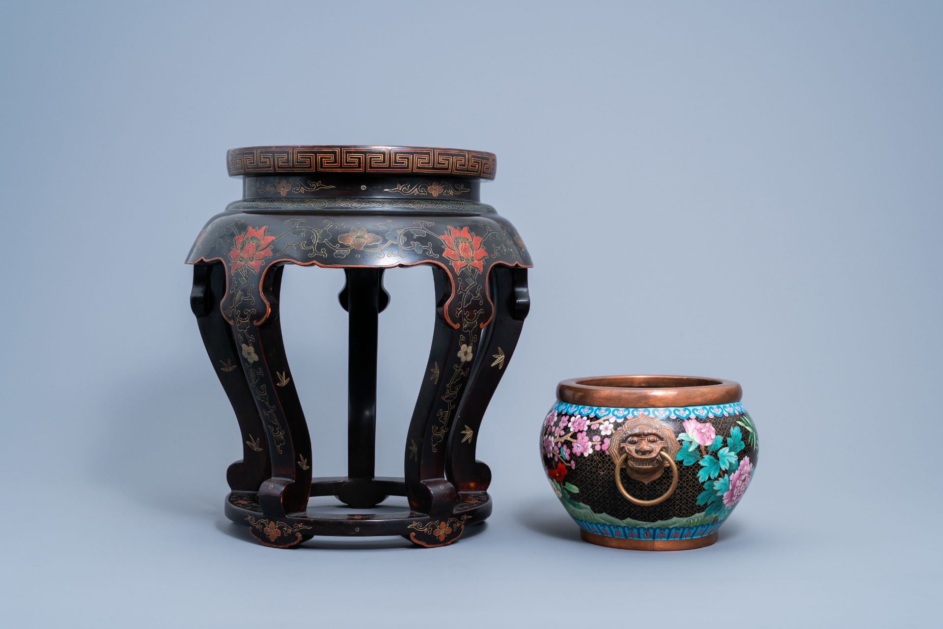 A Chinese lacquered wood stand with cloisonnŽ top with a crane and a cloisonnŽ jardinire with birds - Image 3 of 7