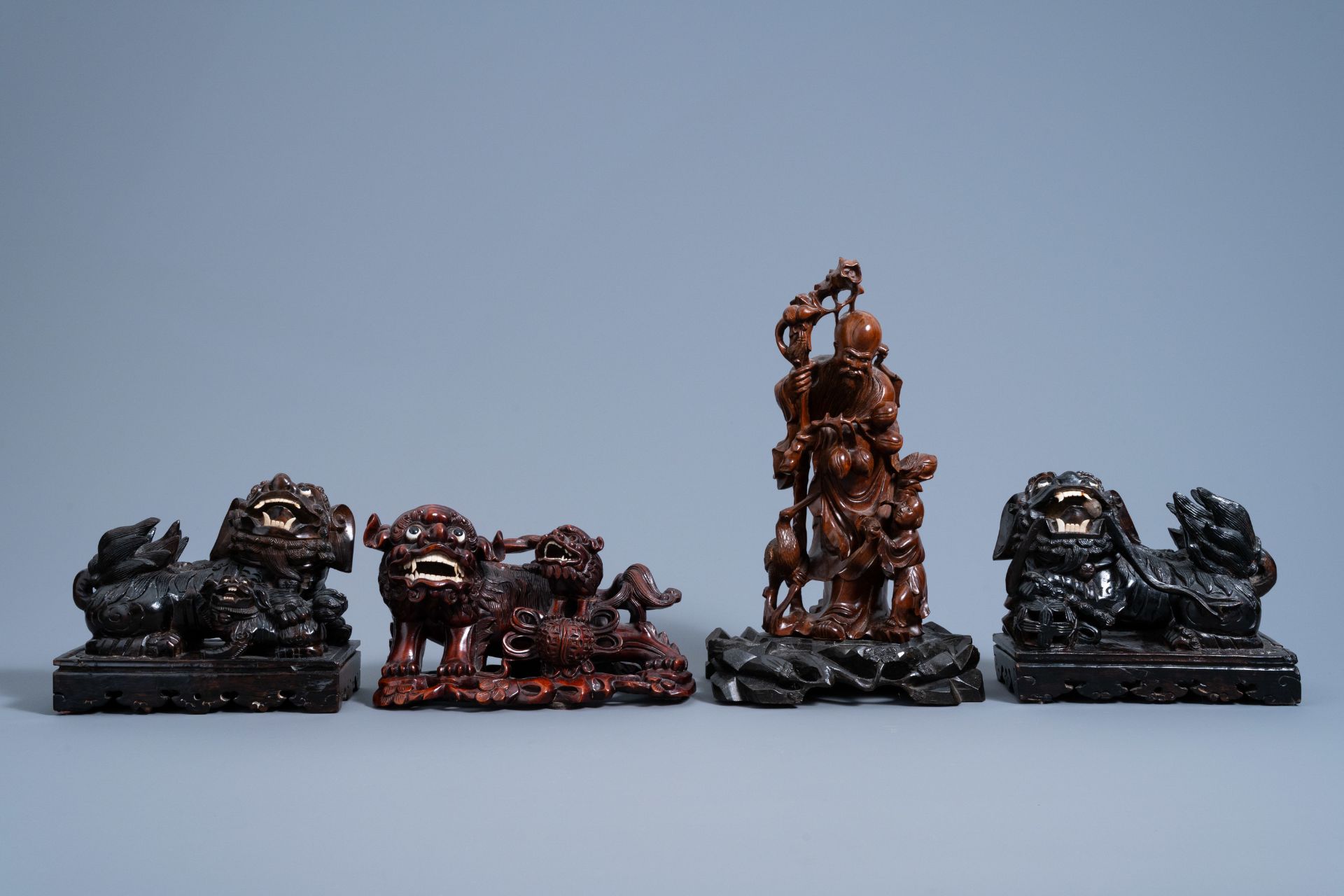 Four Chinese carved wood figures of Shou Lao and Buddhist lions, 19th/20th C. - Image 2 of 7