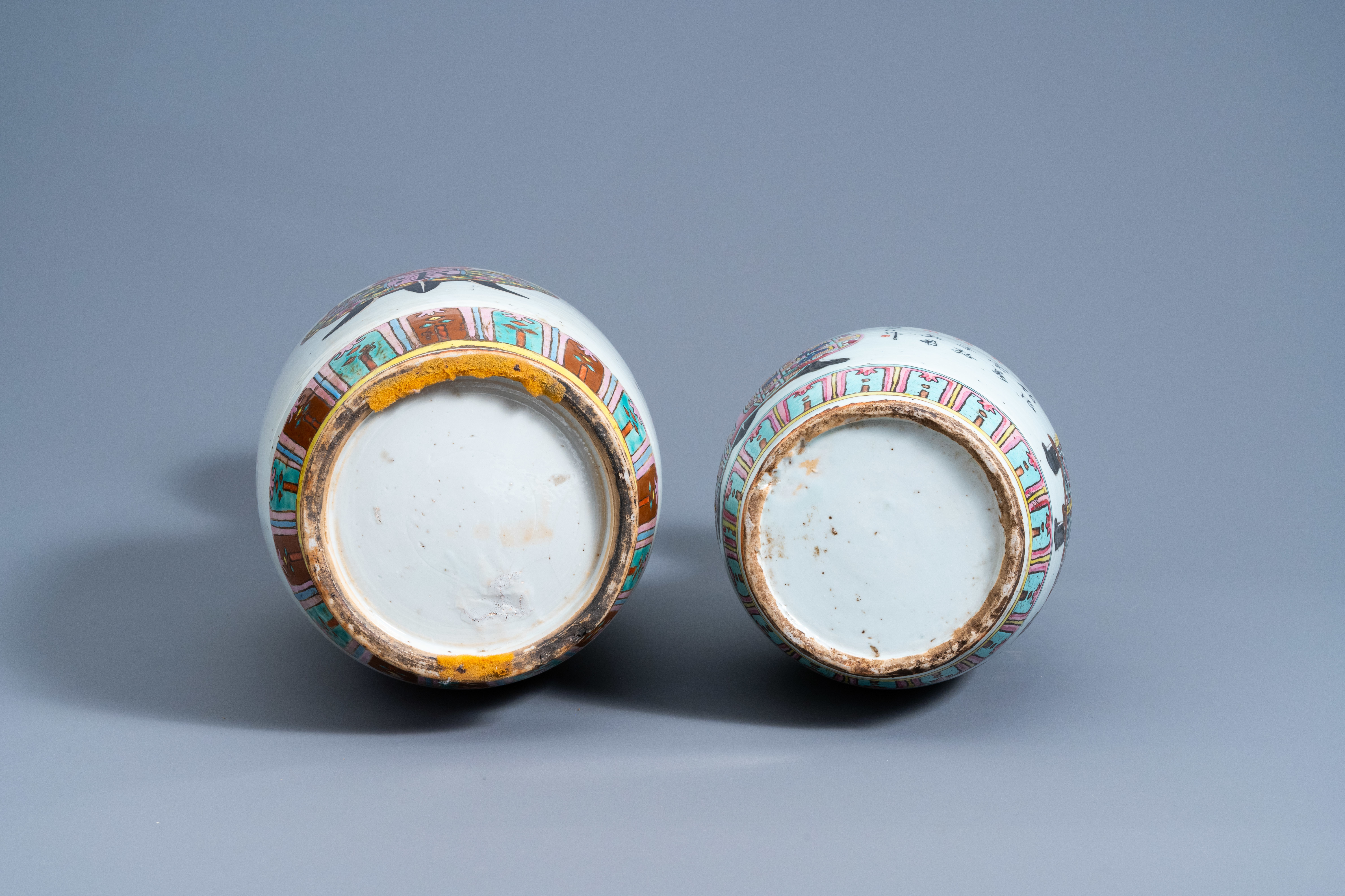 Two Chinese famille rose 'antiquities' vases, 19th C. - Image 6 of 6