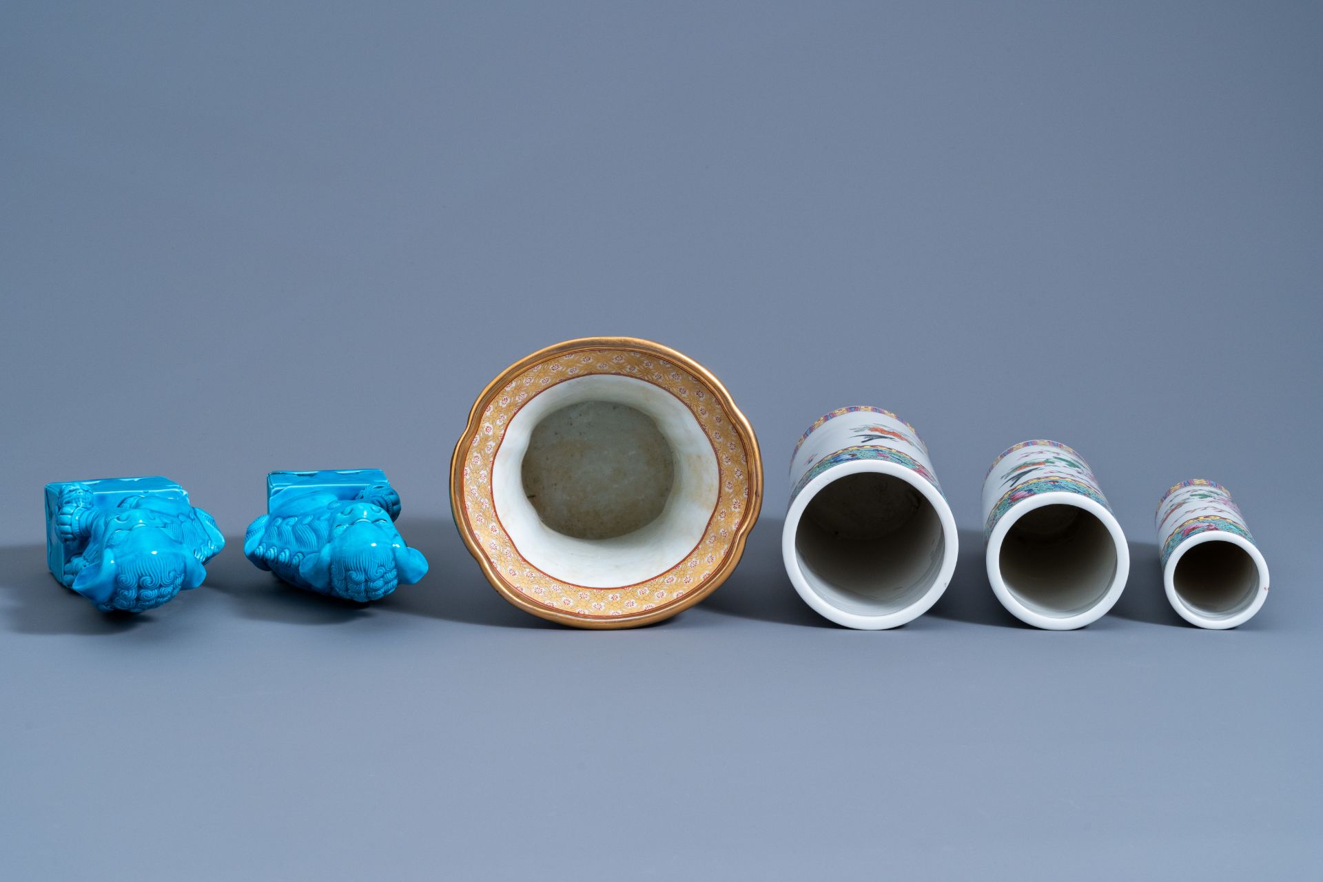 A varied collection of Chinese famille rose and turquoise glazed porcelain, 20th C. - Image 6 of 14