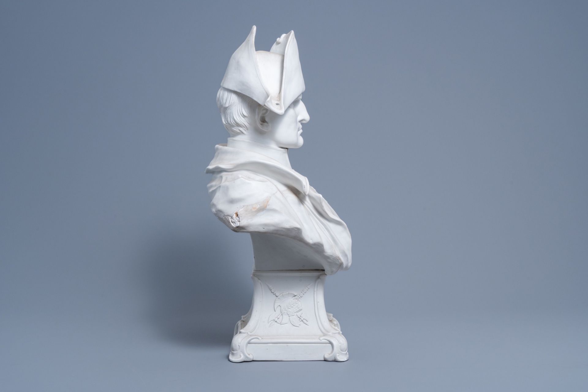 A large French biscuit bust of Emperor Napoleon on stand, Svres mark, 19th/20th C. - Image 5 of 8