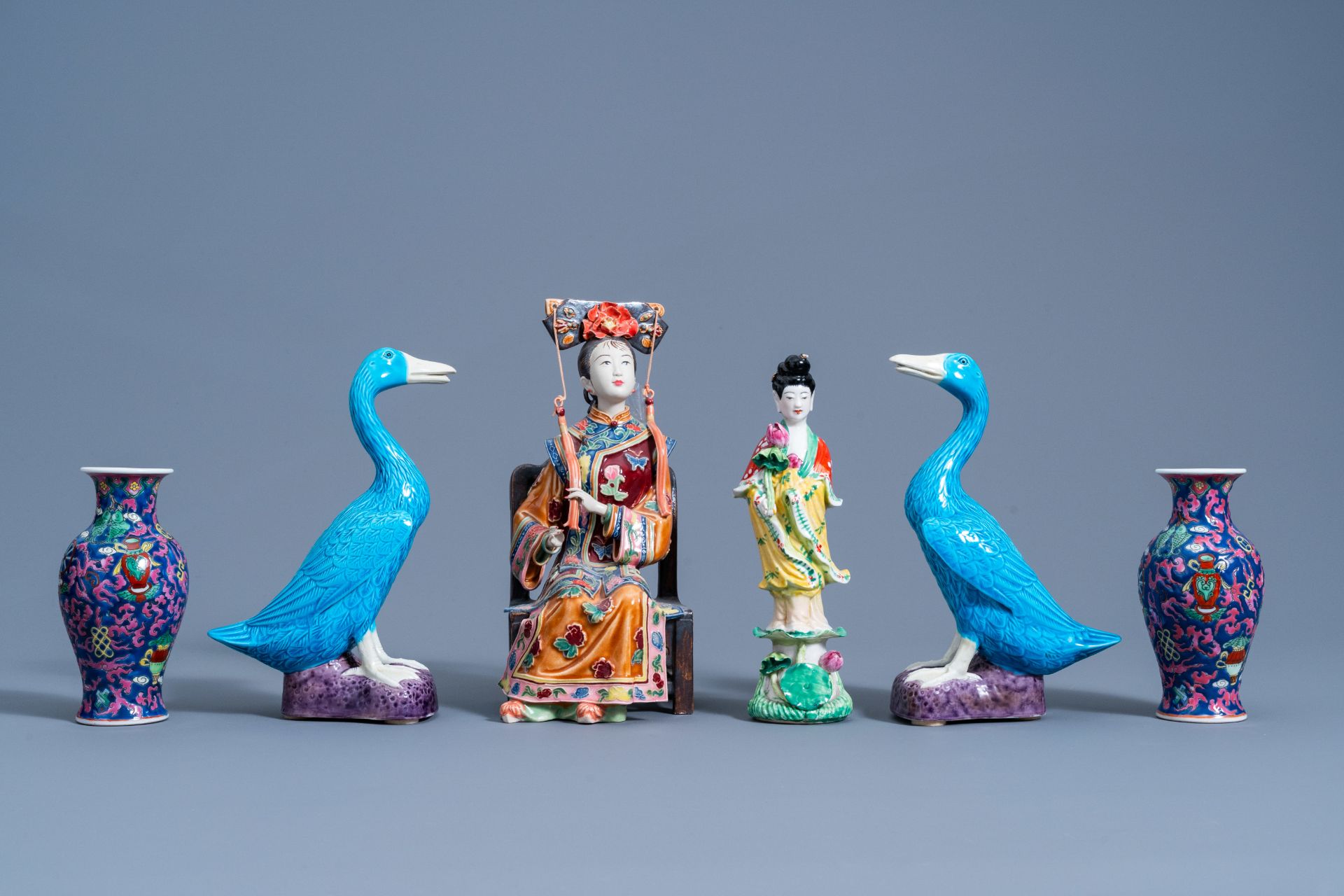 A varied collection of Chinese famille rose and turquoise glazed porcelain, 20th C. - Image 8 of 14