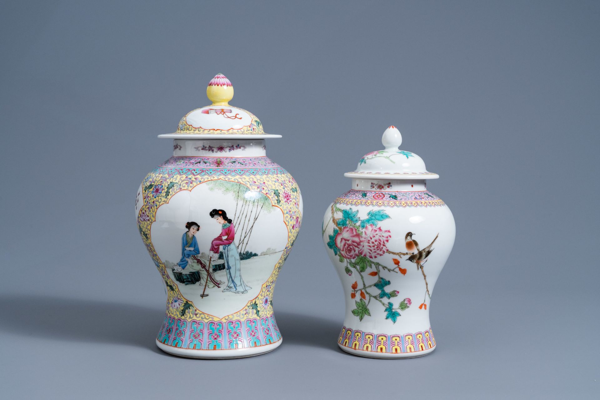 Two Chinese famille rose vases and covers and a plate with figures in a garden, Republic, 20th C. - Image 4 of 9