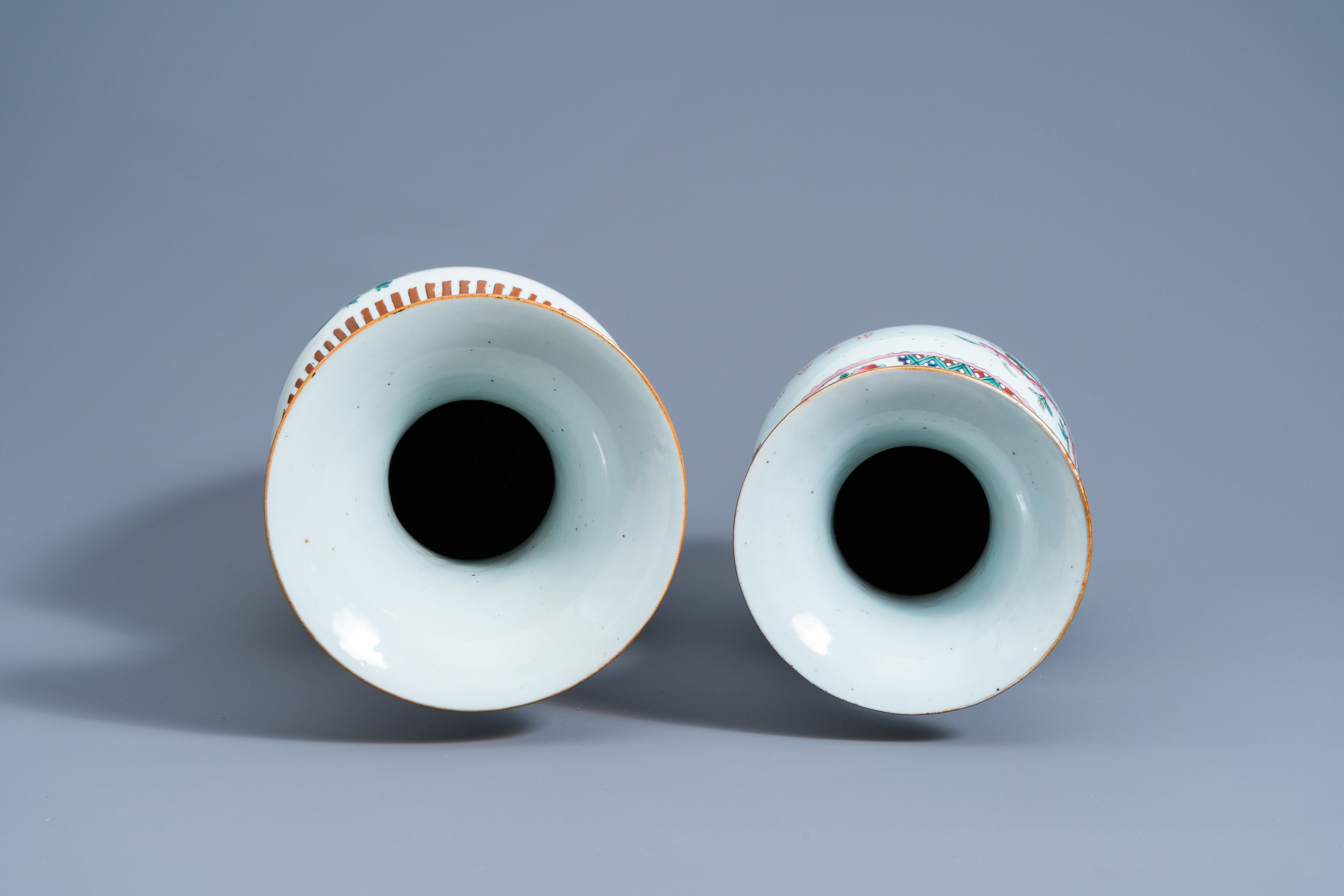 Two Chinese famille rose 'antiquities' vases, 19th C. - Image 5 of 6