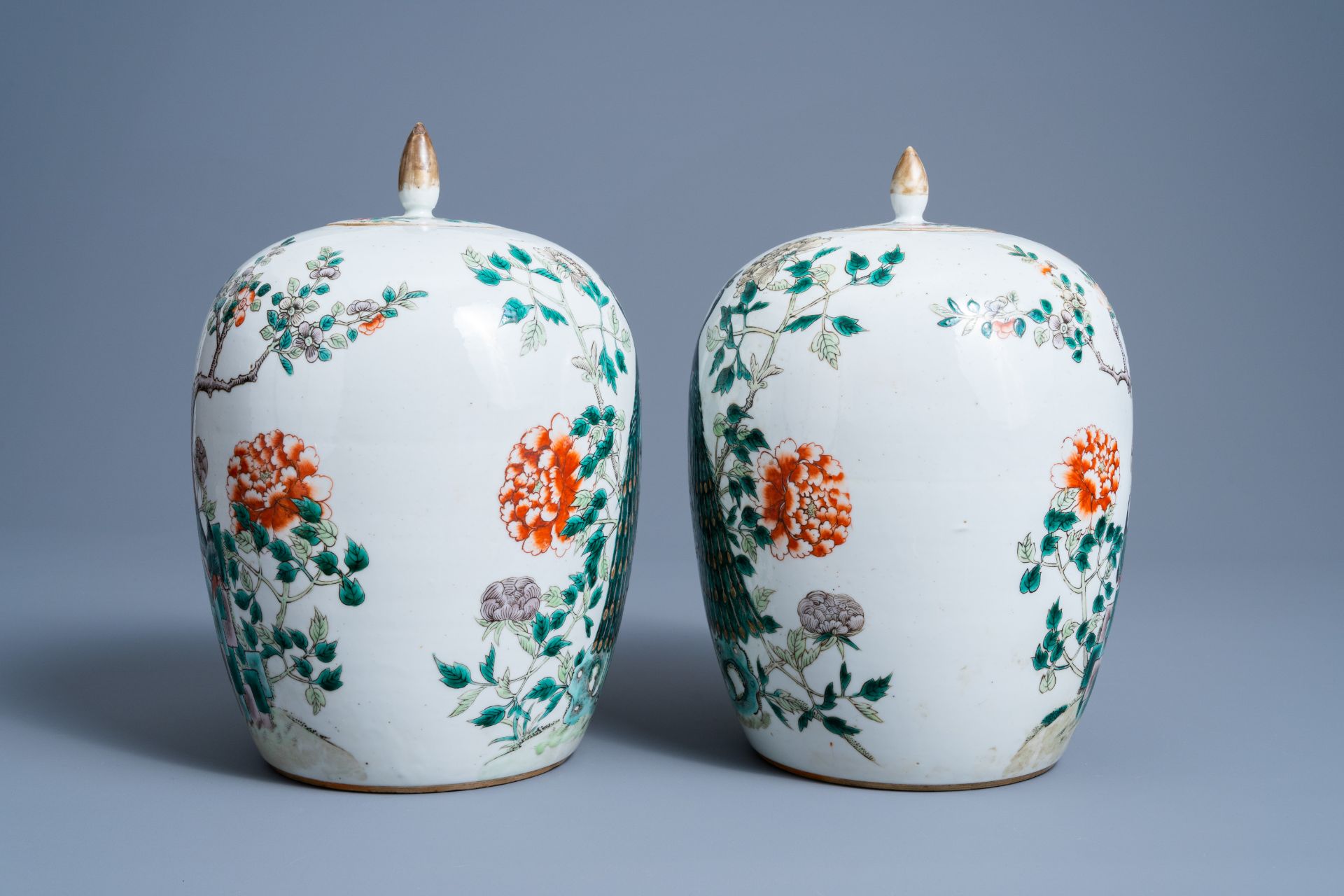 Two Chinese famille verte jars and covers with pheasants between blossoming branches, 19th C. - Image 5 of 7