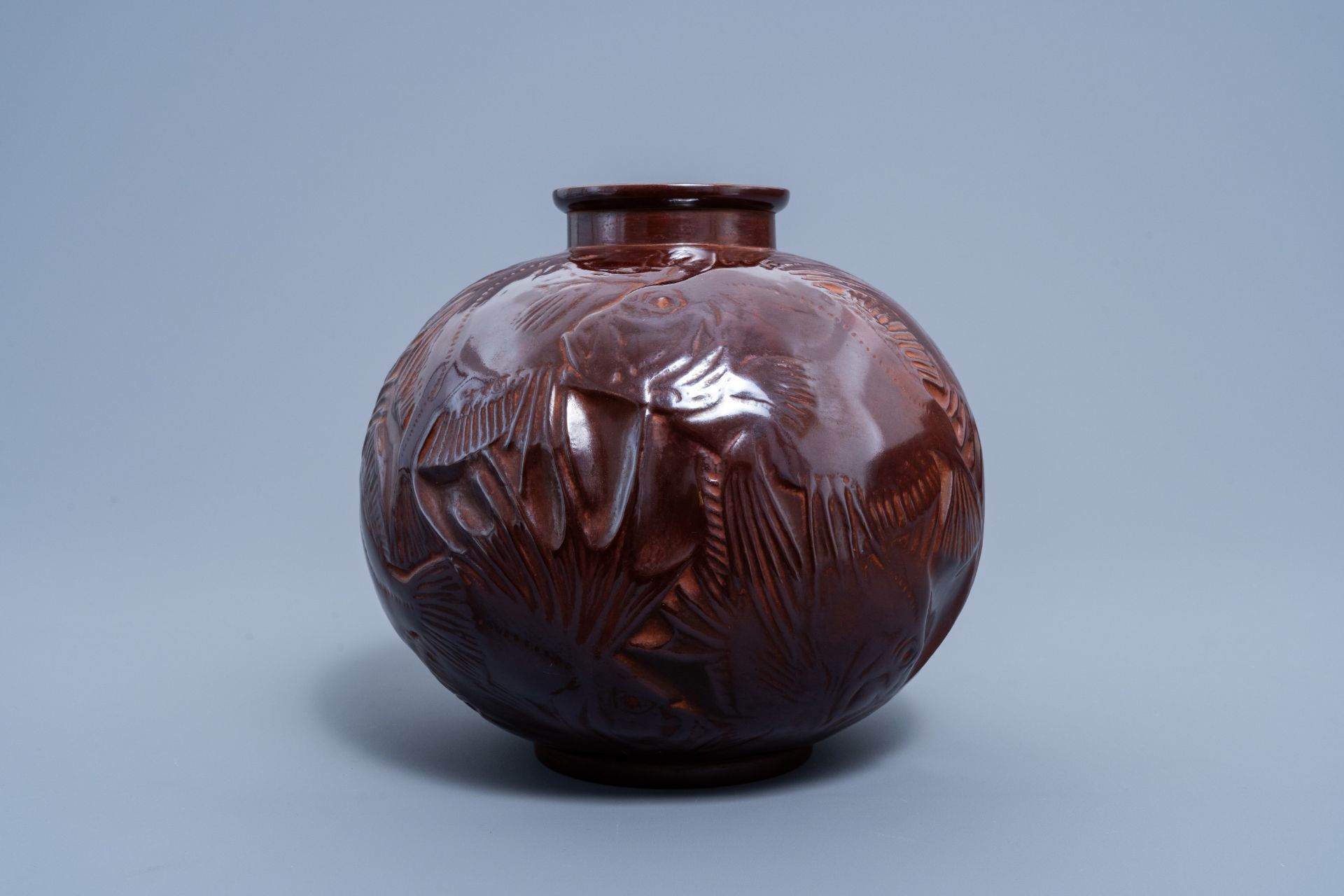 A Japanese brown patinated bronze Art Deco vase with fish relief design, Showa, 20th C. - Image 2 of 7