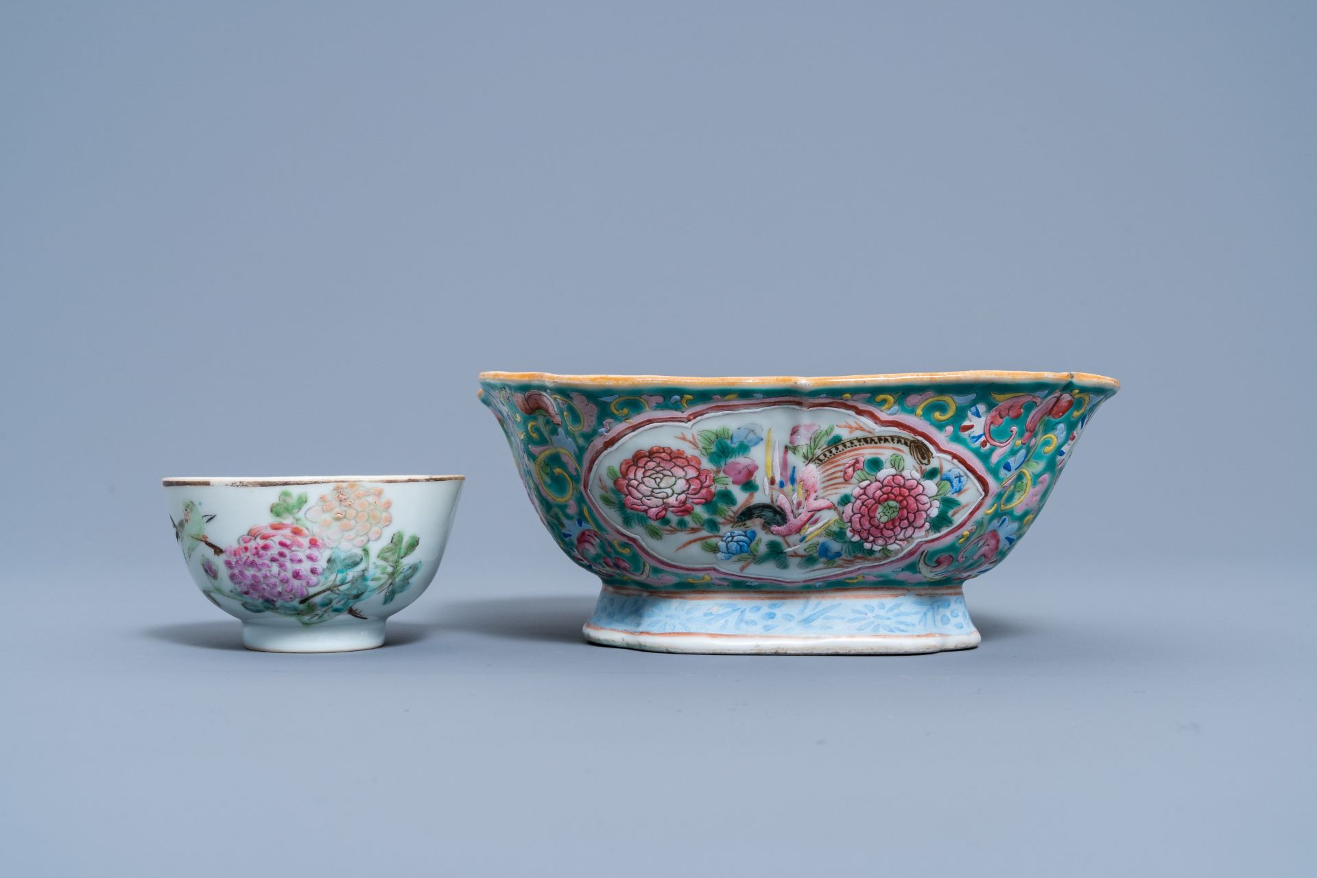 A varied collection of Chinese famille rose porcelain with floral design, 19th/20th C. - Image 7 of 12