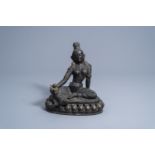 A Sino-Tibetan bronze figure of Tara holding a lotus, 19th/20th C.