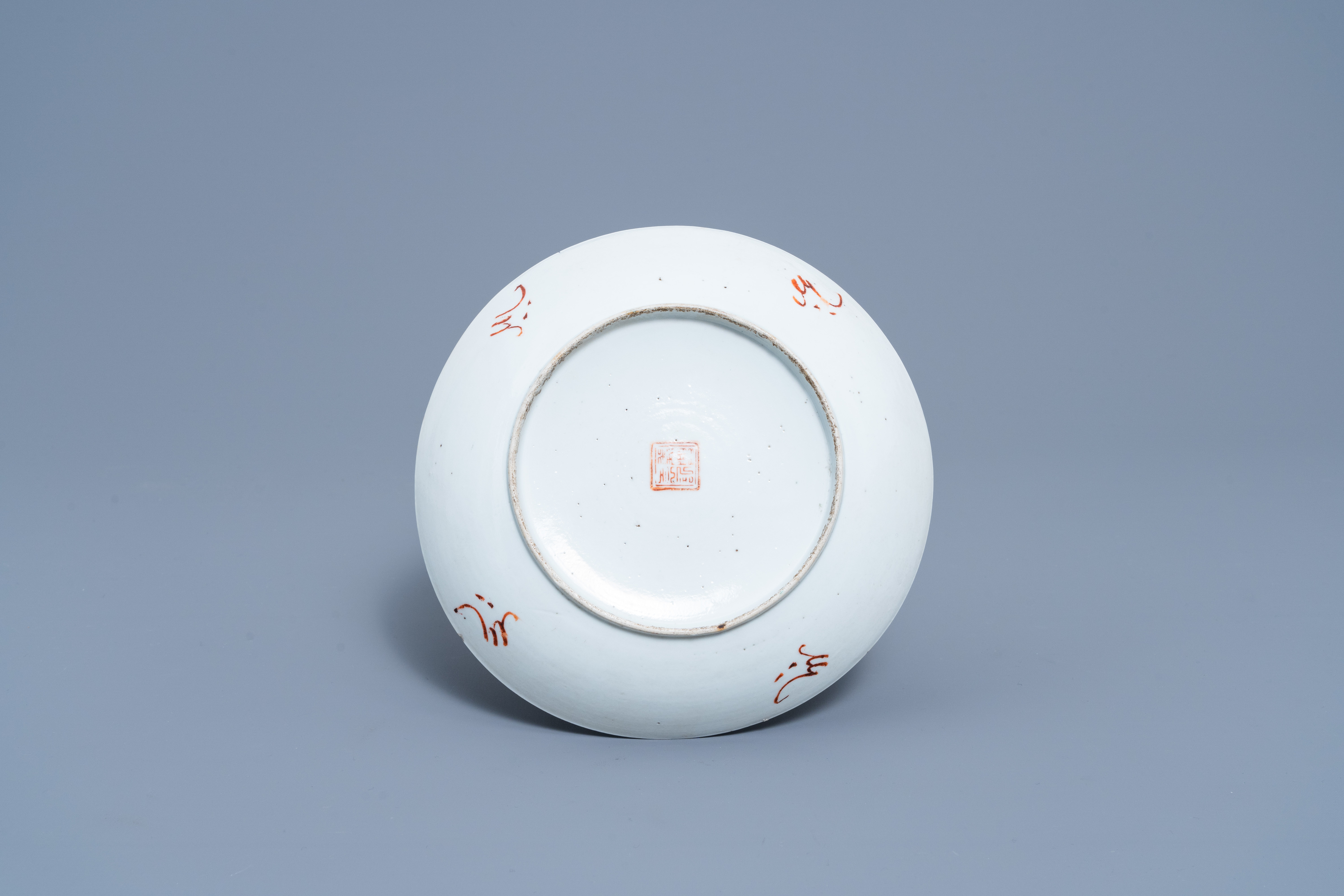 A varied collection of Chinese famille rose porcelain with floral design, 19th/20th C. - Image 6 of 12