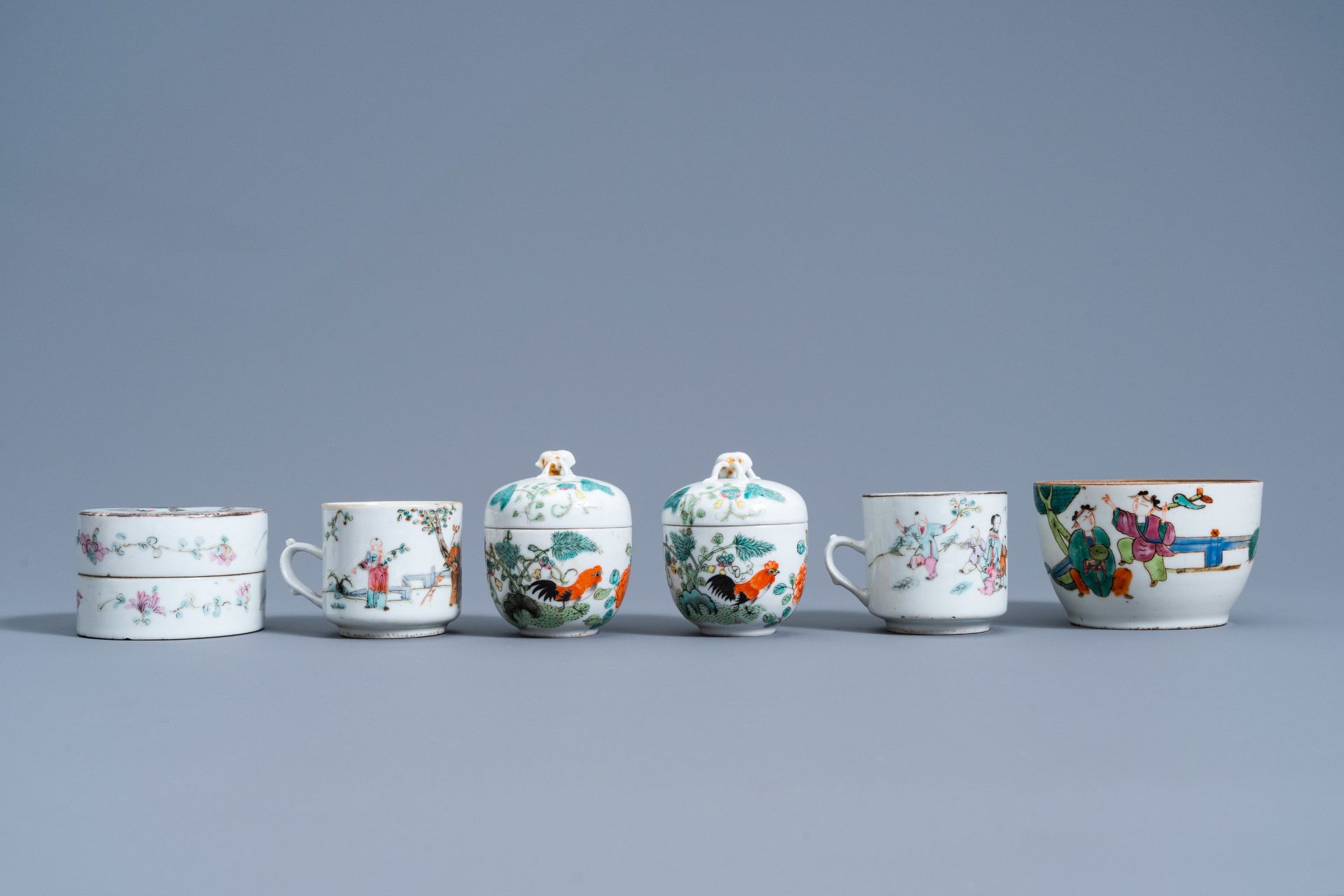 A varied collection of Chinese famille rose and qianjiang cai porcelain, 19th/20th C. - Image 2 of 15