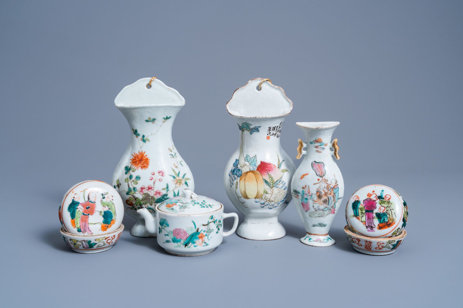 A varied collection of Chinese famille rose porcelain, 19th/20th C. - Image 3 of 15