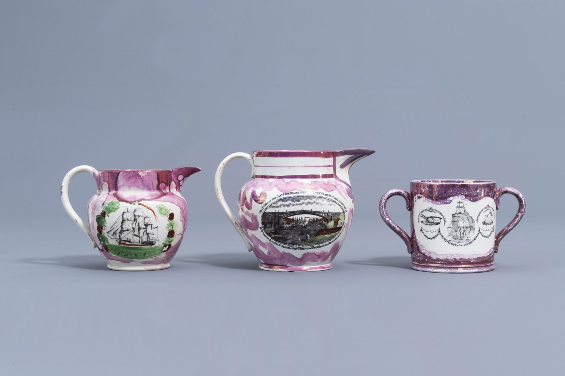 A varied collection of English pink lustreware items with boats, 19th C. - Image 7 of 11