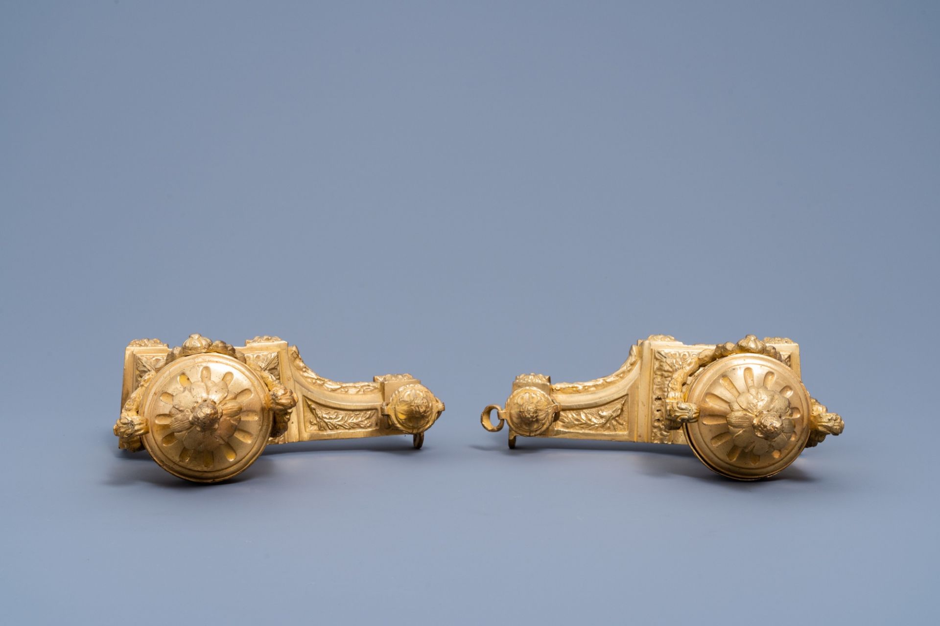 A pair of French Louis XVI style gilt bronze chenets and fire fender, 19th/20th C. - Image 7 of 11