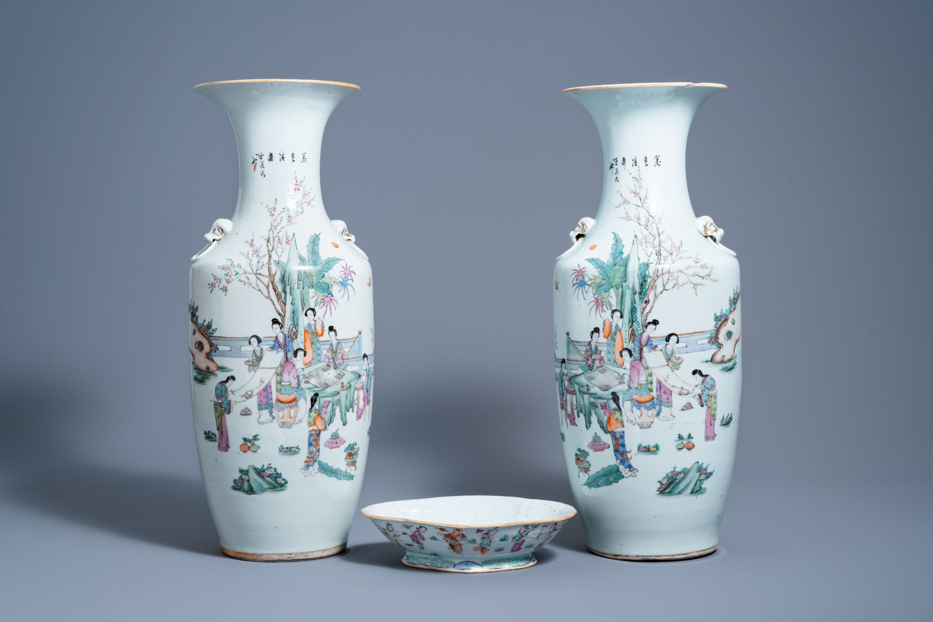 A pair of Chinese famille rose vases with ladies at leisure and an 'Immortals' bowl, 19th/20th C. - Image 2 of 10