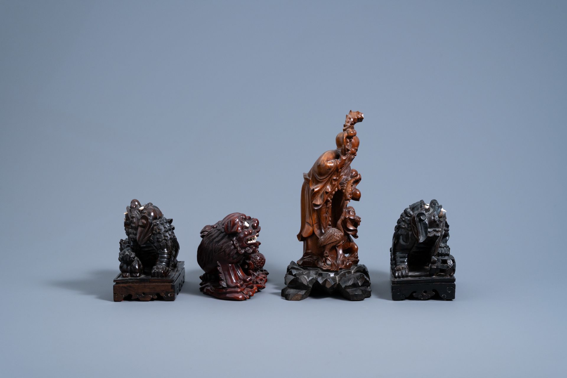 Four Chinese carved wood figures of Shou Lao and Buddhist lions, 19th/20th C. - Image 4 of 7