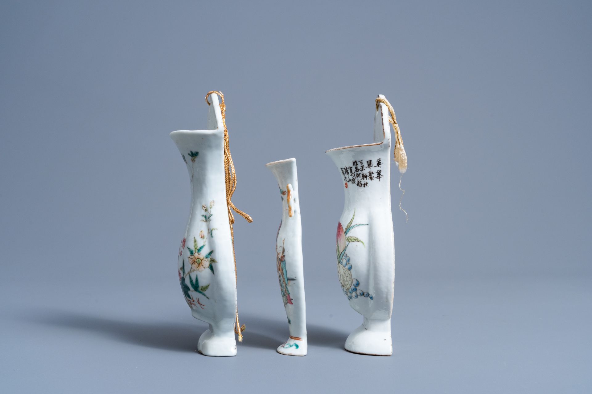 A varied collection of Chinese famille rose porcelain, 19th/20th C. - Image 5 of 15