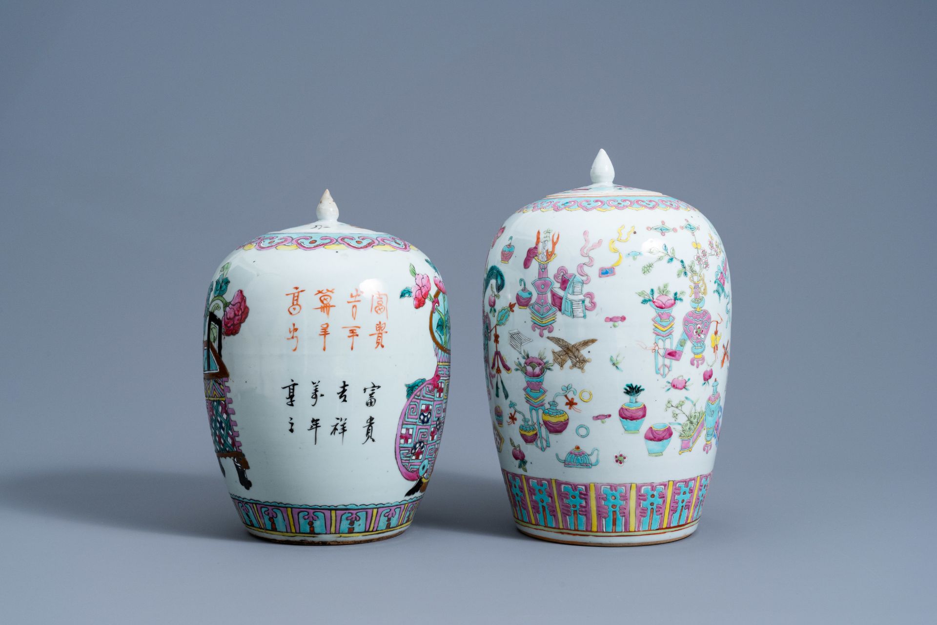 Two Chinese famille rose 'antiquities' jars and covers, 19th C. - Image 3 of 7