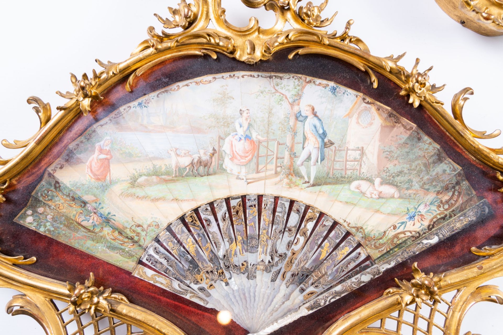 Two finely finished and painted mother-of-pearl, tortoiseshell and silk fans with a gallant scene an - Image 3 of 13