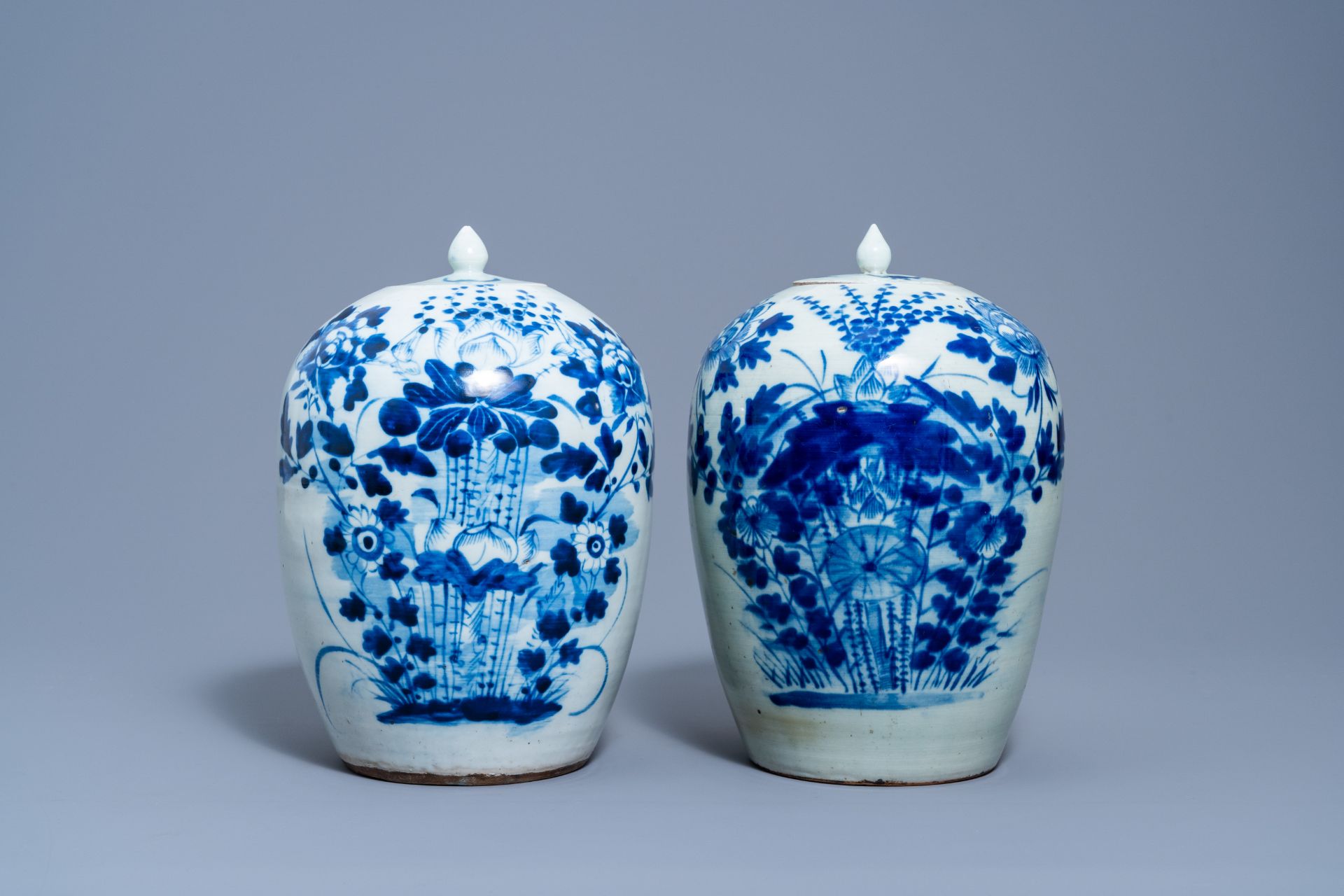 A varied collection of Chinese blue, white and famille rose porcelain, 19th/20th C. - Image 6 of 11