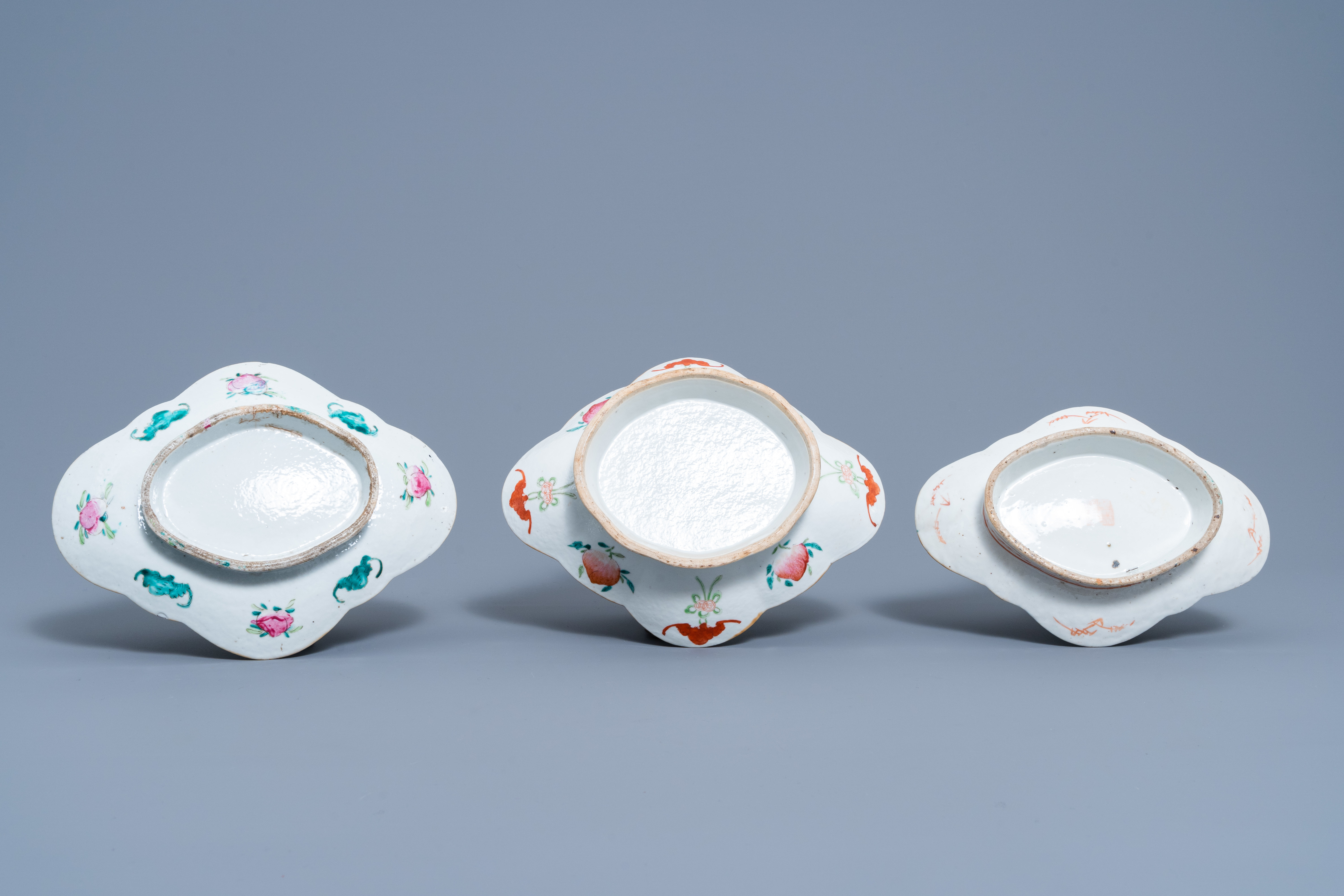 A varied collection of Chinese famille rose porcelain with floral design, 19th/20th C. - Image 4 of 12