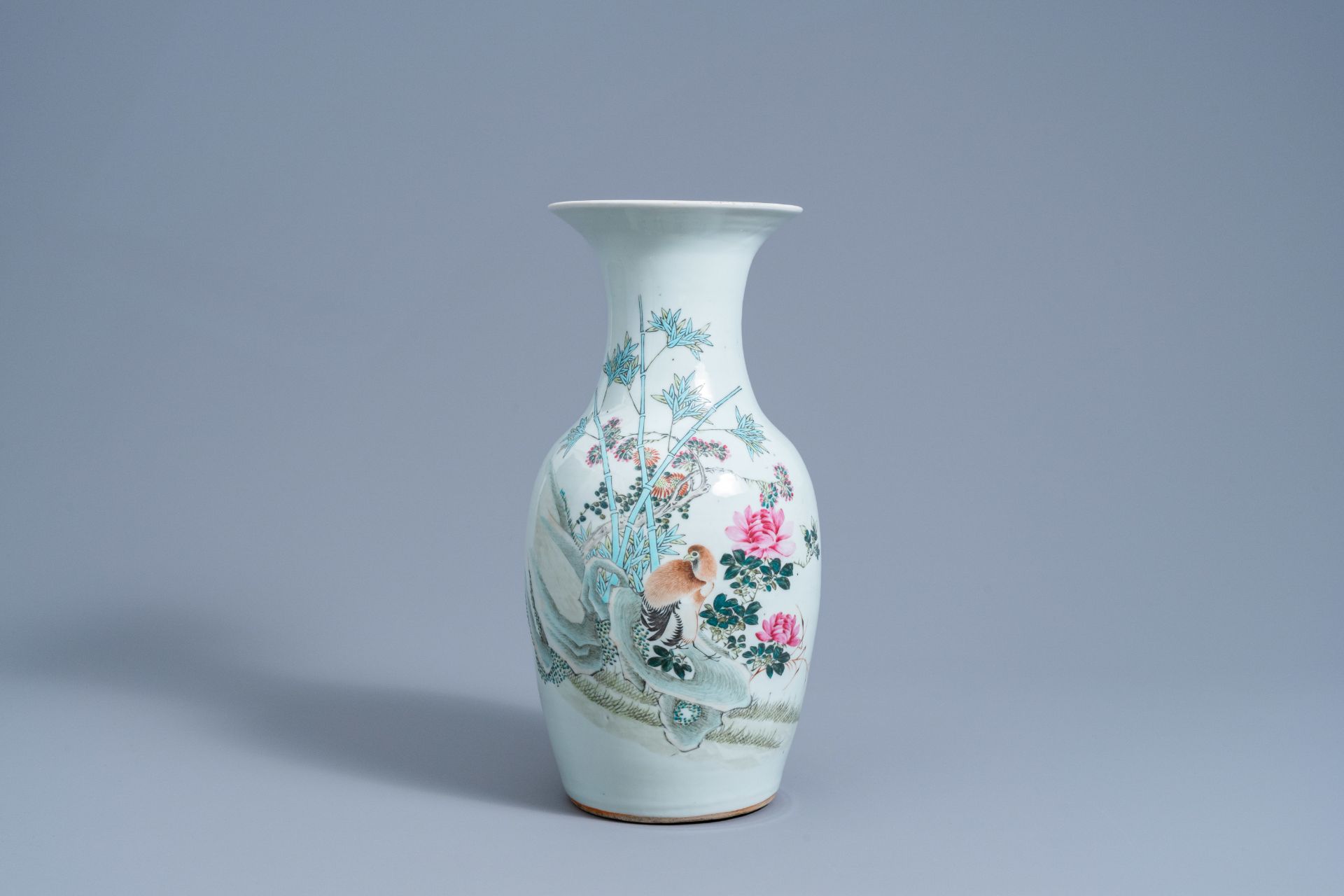 A Chinese qianjiang cai vase with a quail among blossoming branches, 19th/20th C. - Image 3 of 8