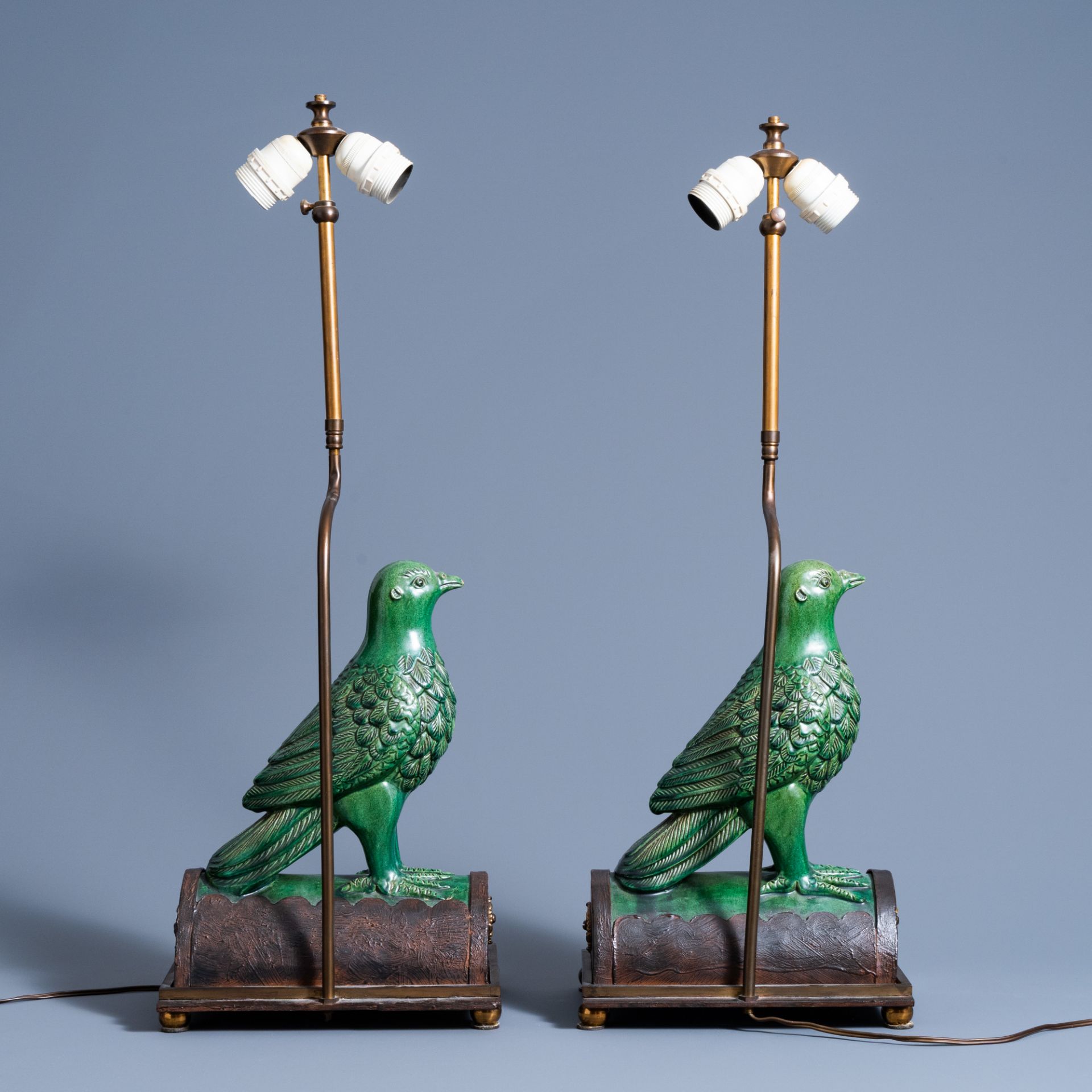 A pair of Chinese bird-shaped roof tiles mounted as lamps, 19th/20th C. - Image 4 of 7