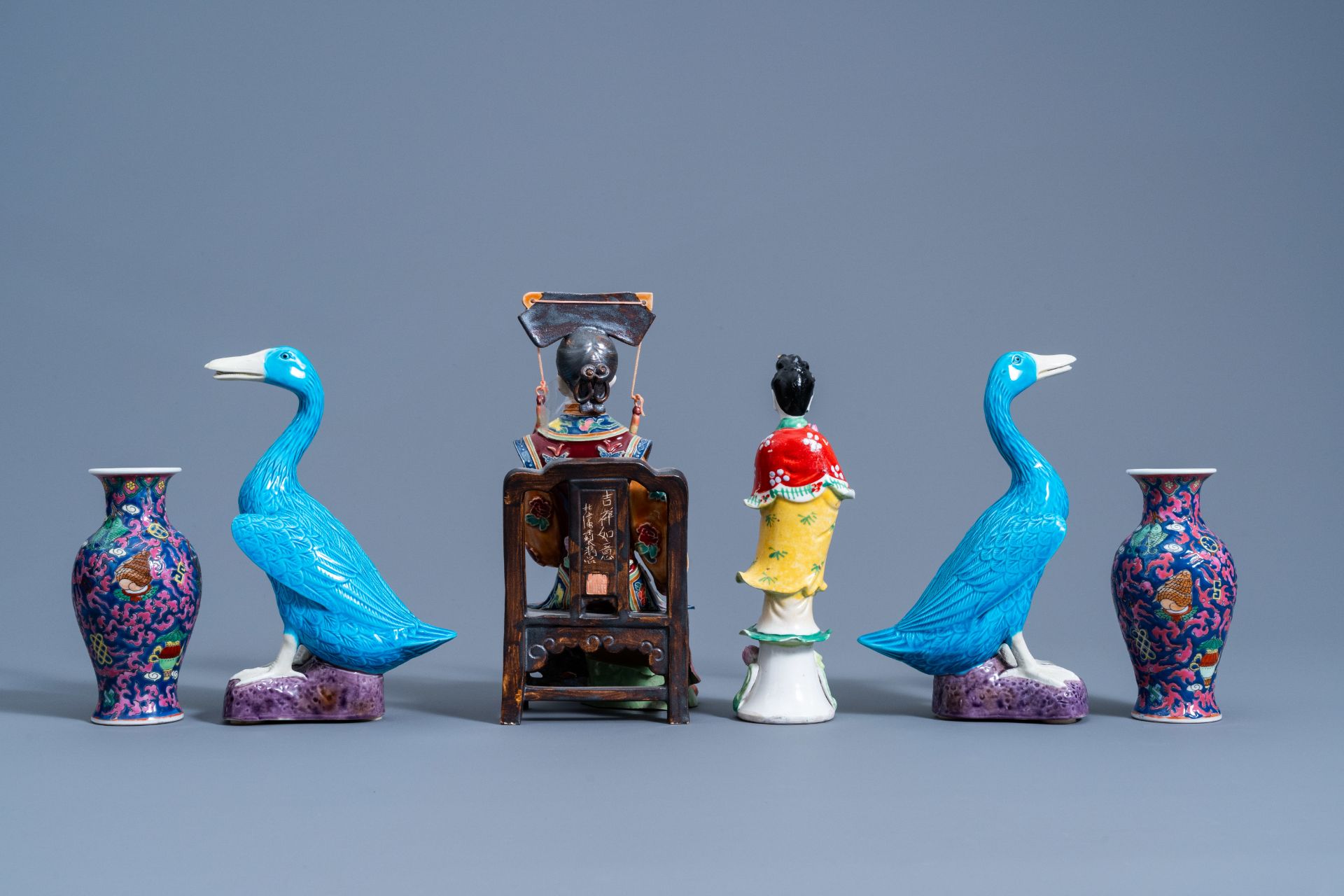 A varied collection of Chinese famille rose and turquoise glazed porcelain, 20th C. - Image 10 of 14