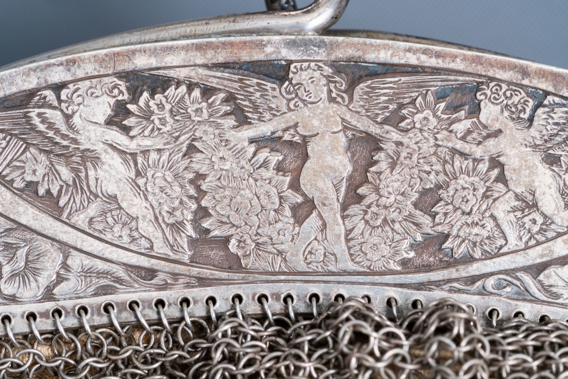 Four various French silver chainmail purses, 800/000, 19th/20th C. - Image 16 of 16