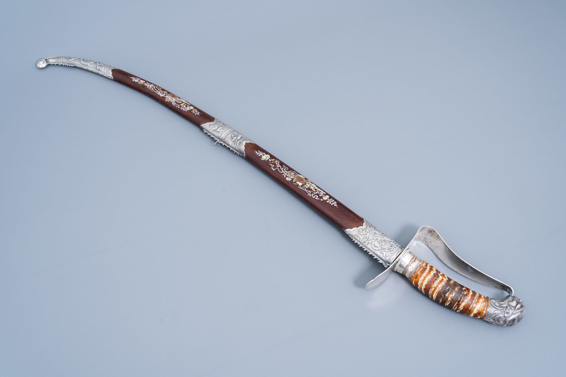 AÊ ceremonial Vietnamese 'guom' sword with silver and mother-of-pearl inlaid wooden scabbard with dr - Image 2 of 13
