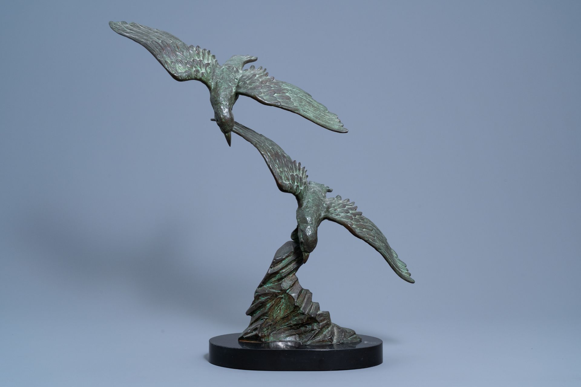 E. Tissot (20th C.): 'Mouettes', green patinated bronze on a black marble base - Image 4 of 18