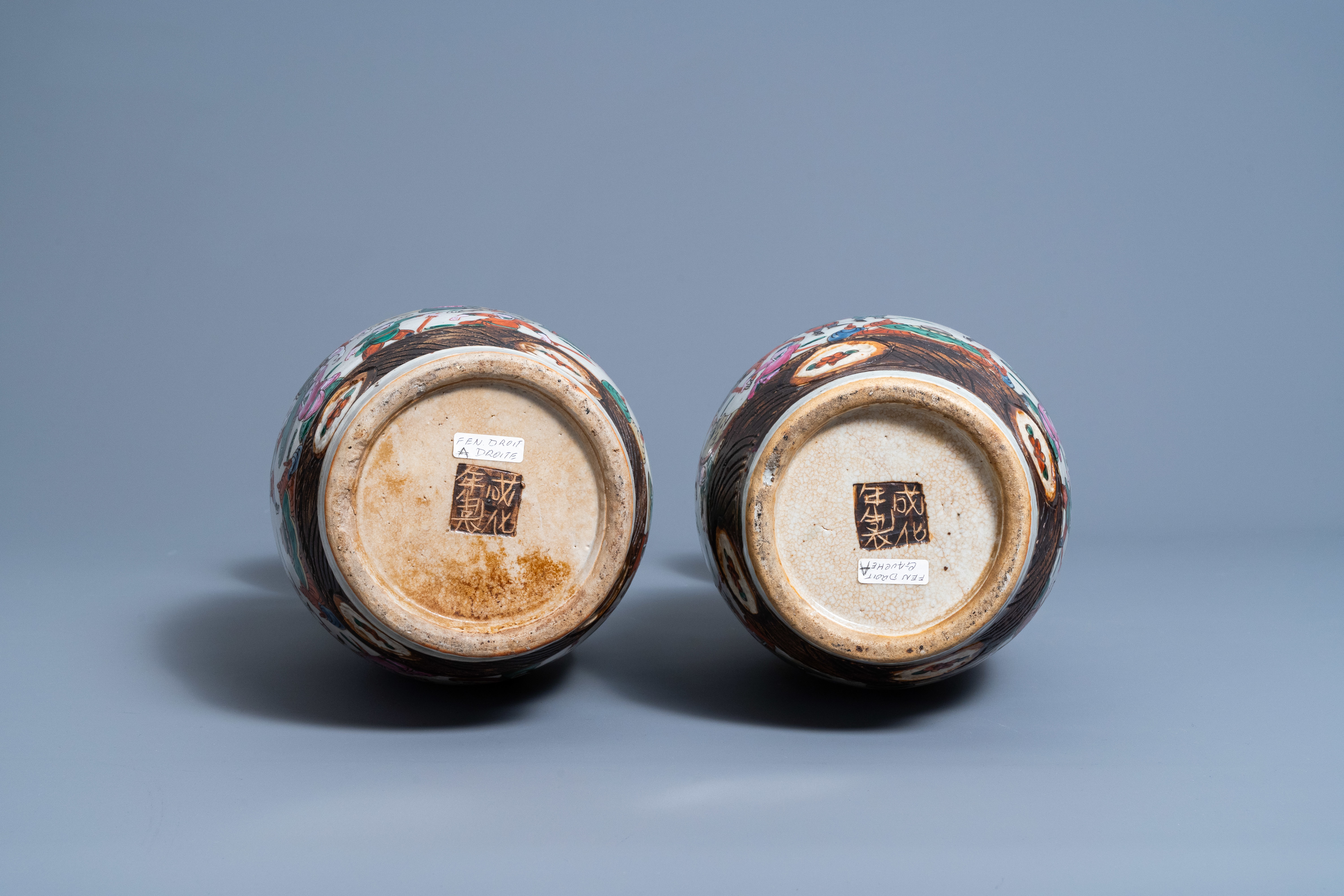 A pair of Chinese Nanking crackle glazed famille rose vases with warrior scenes, 19th C. - Image 6 of 6